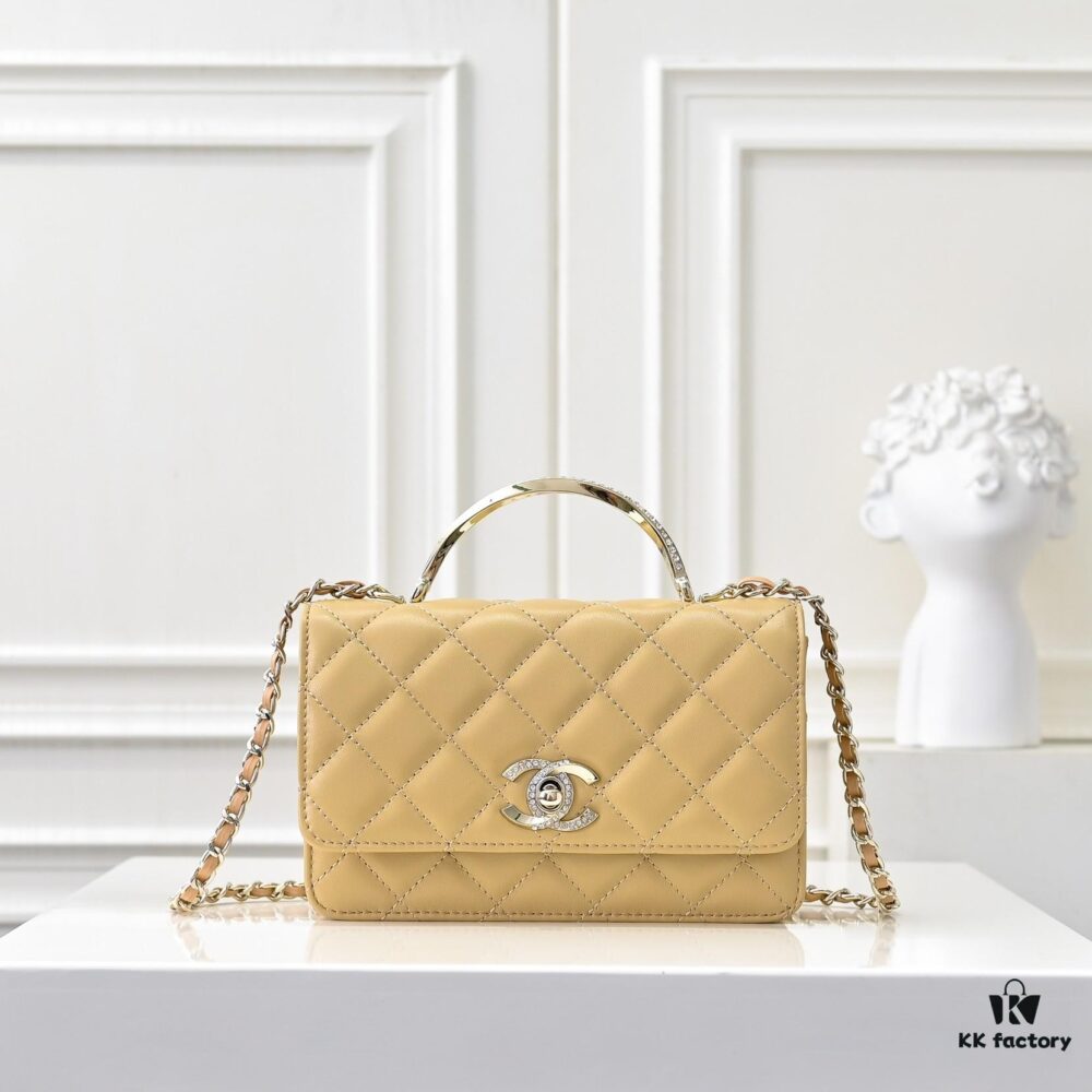 69304fc0f09edb6de4c4ea84 CHANEL 2024 Fall/Winter New Arrival Genuine Lambskin WOC with Metal Rhinestone Handle, Stylish and Elegant, Can Be Carried by Hand or Crossbody