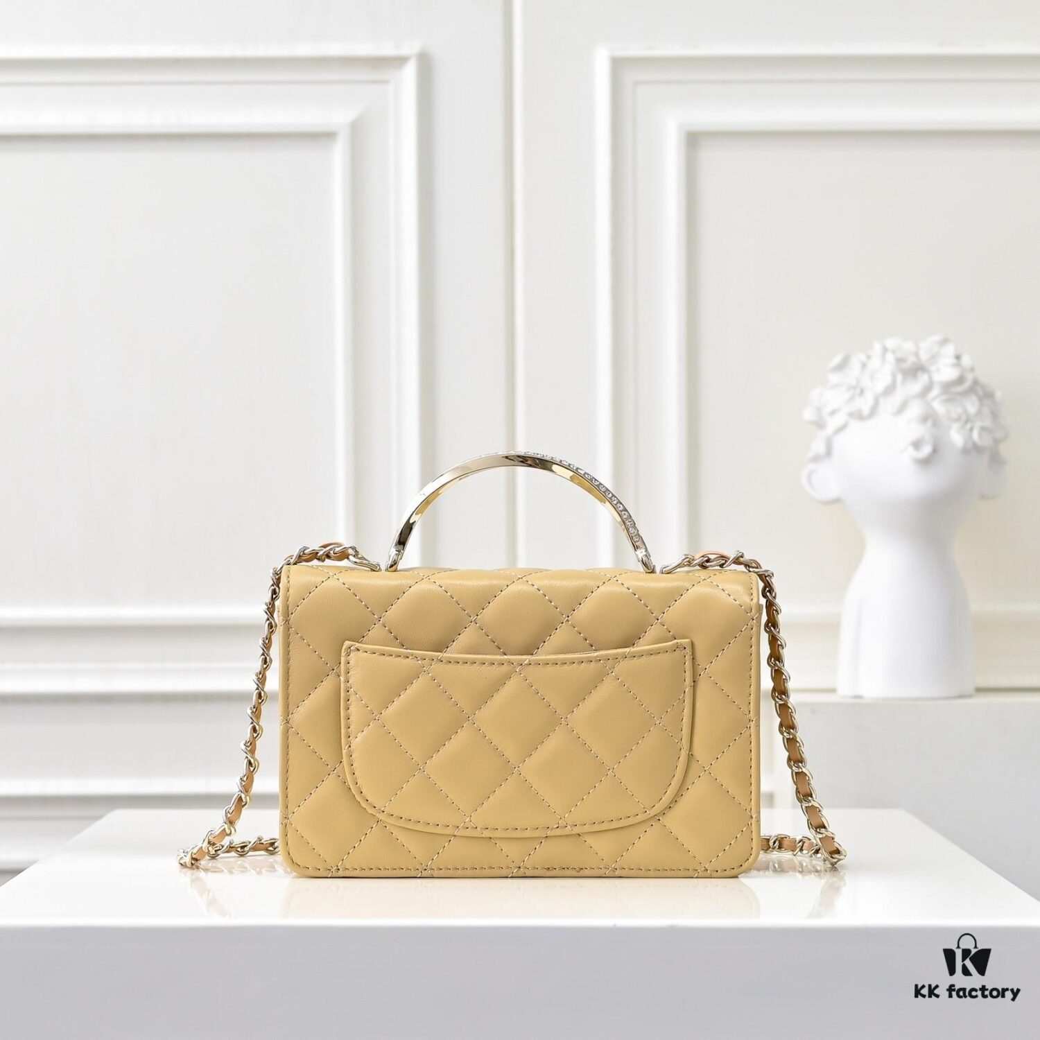 69304fc6f09edb6de4c4ea8a CHANEL 2024 Fall/Winter New Arrival Genuine Lambskin WOC with Metal Rhinestone Handle, Stylish and Elegant, Can Be Carried by Hand or Crossbody