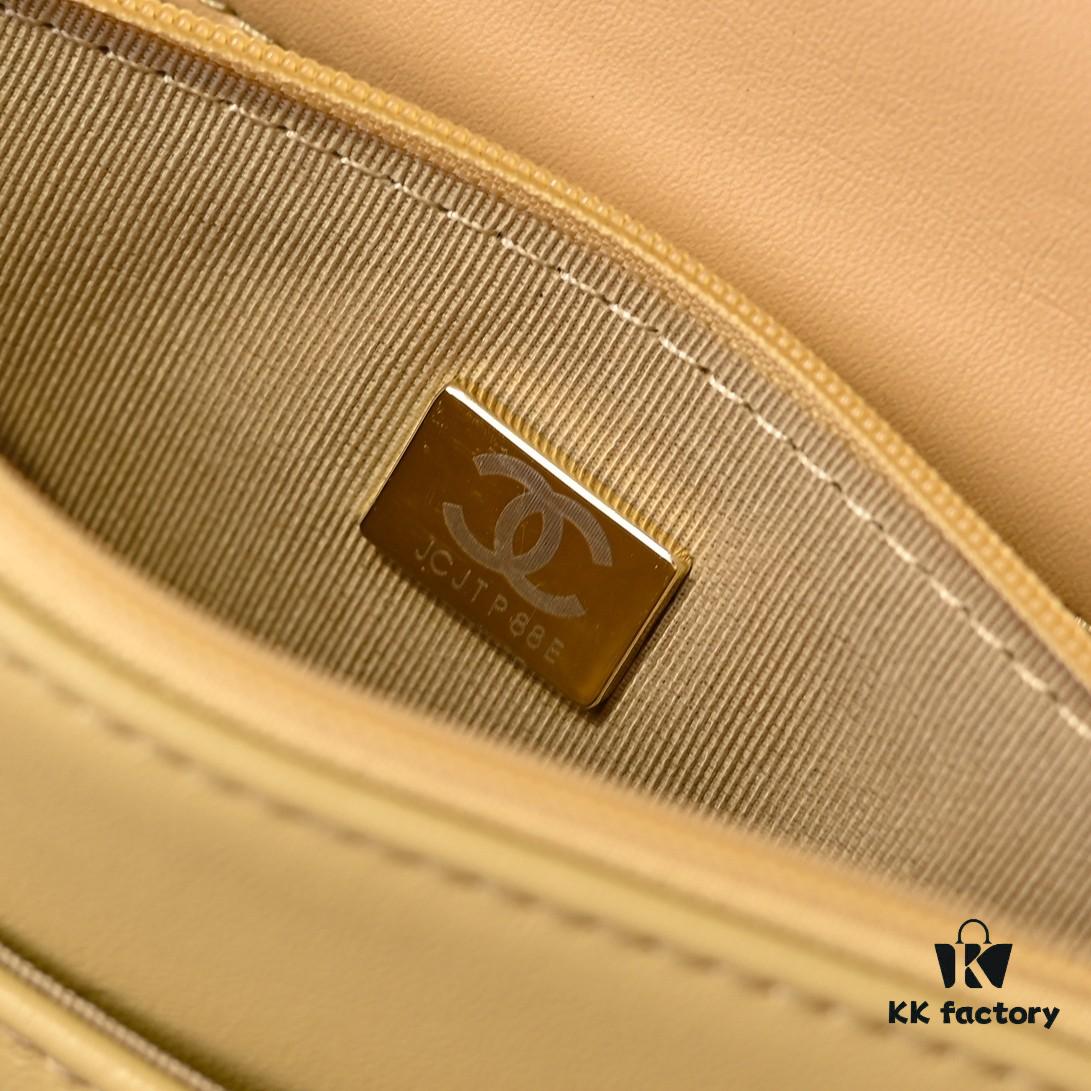69304fcaf09edb6de4c4ea8f CHANEL 2024 Fall/Winter New Arrival Genuine Lambskin WOC with Metal Rhinestone Handle, Stylish and Elegant, Can Be Carried by Hand or Crossbody