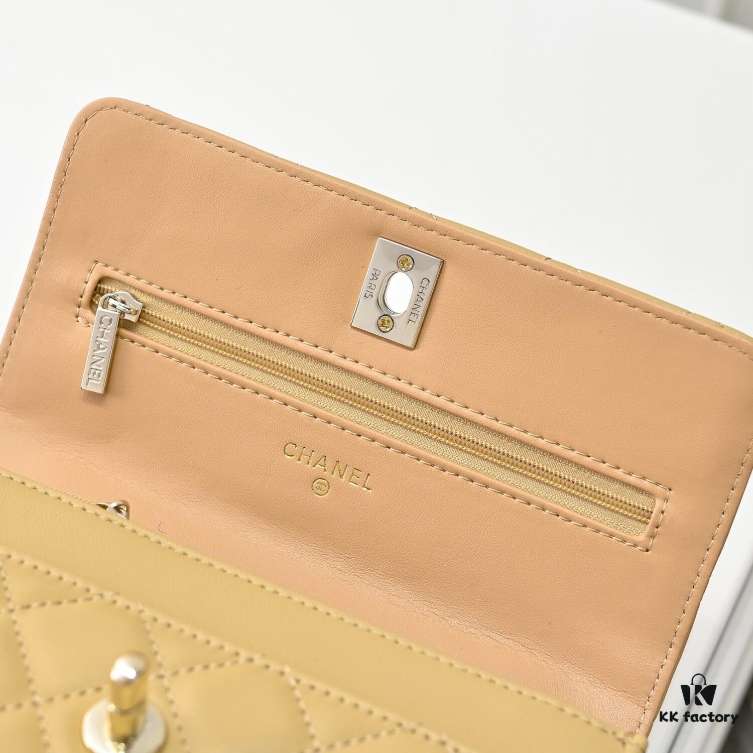 69304fcbf09edb6de4c4ea91 CHANEL 2024 Fall/Winter New Arrival Genuine Lambskin WOC with Metal Rhinestone Handle, Stylish and Elegant, Can Be Carried by Hand or Crossbody