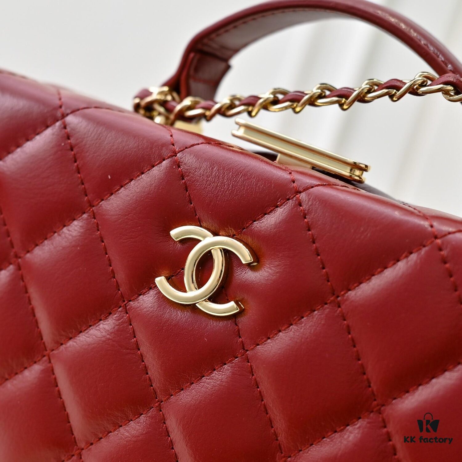 69304fd5f09edb6de4c4ea9e CHANEL 24K Makeup Pouch, Luxurious and Stylish, Top-Grain Leather with Durable Gold Chain, Double C Logo, Elegant and Practical Accessory