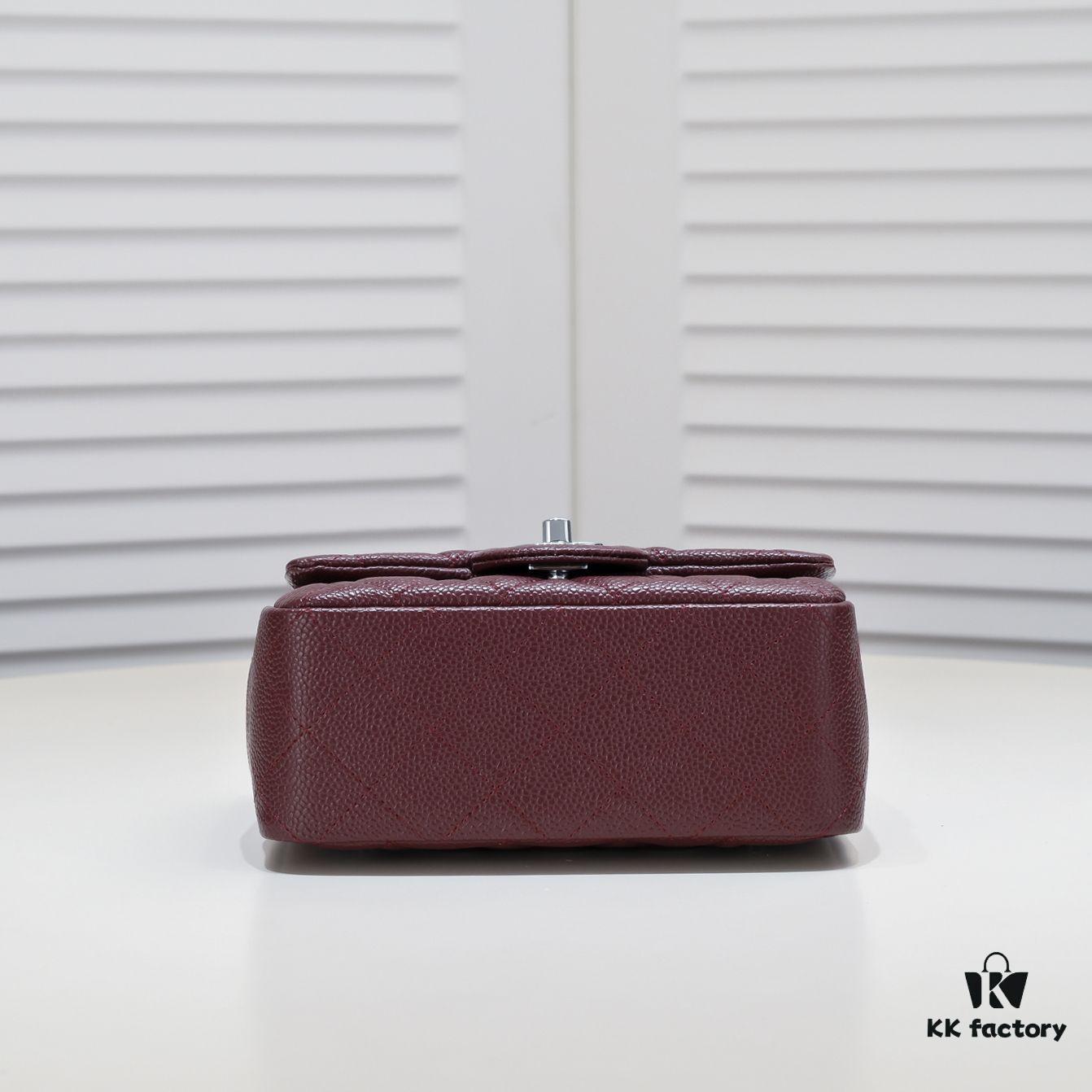 69304ffdf09edb6de4c4ead9 Double Eleven Special Price ¥ No Returns or Exchanges Burgundy Red Chanel Inspired Bike Bag Made from Premium Cowhide Original Pattern One-to-One Replication Excellent Texture and Craftsmanship Camera-Shaped Design Combines Art and Functionality Classic Design Unbeatable Elegance and Fullness High Quality at Low Price Model Number: 1115 Size: 17.5*13*5 cm