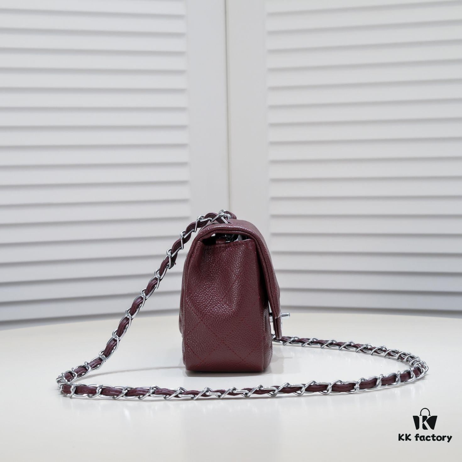 69304ffef09edb6de4c4eadb Double Eleven Special Price ¥ No Returns or Exchanges Burgundy Red Chanel Inspired Bike Bag Made from Premium Cowhide Original Pattern One-to-One Replication Excellent Texture and Craftsmanship Camera-Shaped Design Combines Art and Functionality Classic Design Unbeatable Elegance and Fullness High Quality at Low Price Model Number: 1115 Size: 17.5*13*5 cm