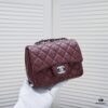 69305001f09edb6de4c4eadf Double Eleven Special Price ¥ No Returns or Exchanges Burgundy Red Chanel Inspired Bike Bag Made from Premium Cowhide Original Pattern One-to-One Replication Excellent Texture and Craftsmanship Camera-Shaped Design Combines Art and Functionality Classic Design Unbeatable Elegance and Fullness High Quality at Low Price Model Number: 1115 Size: 17.5*13*5 cm