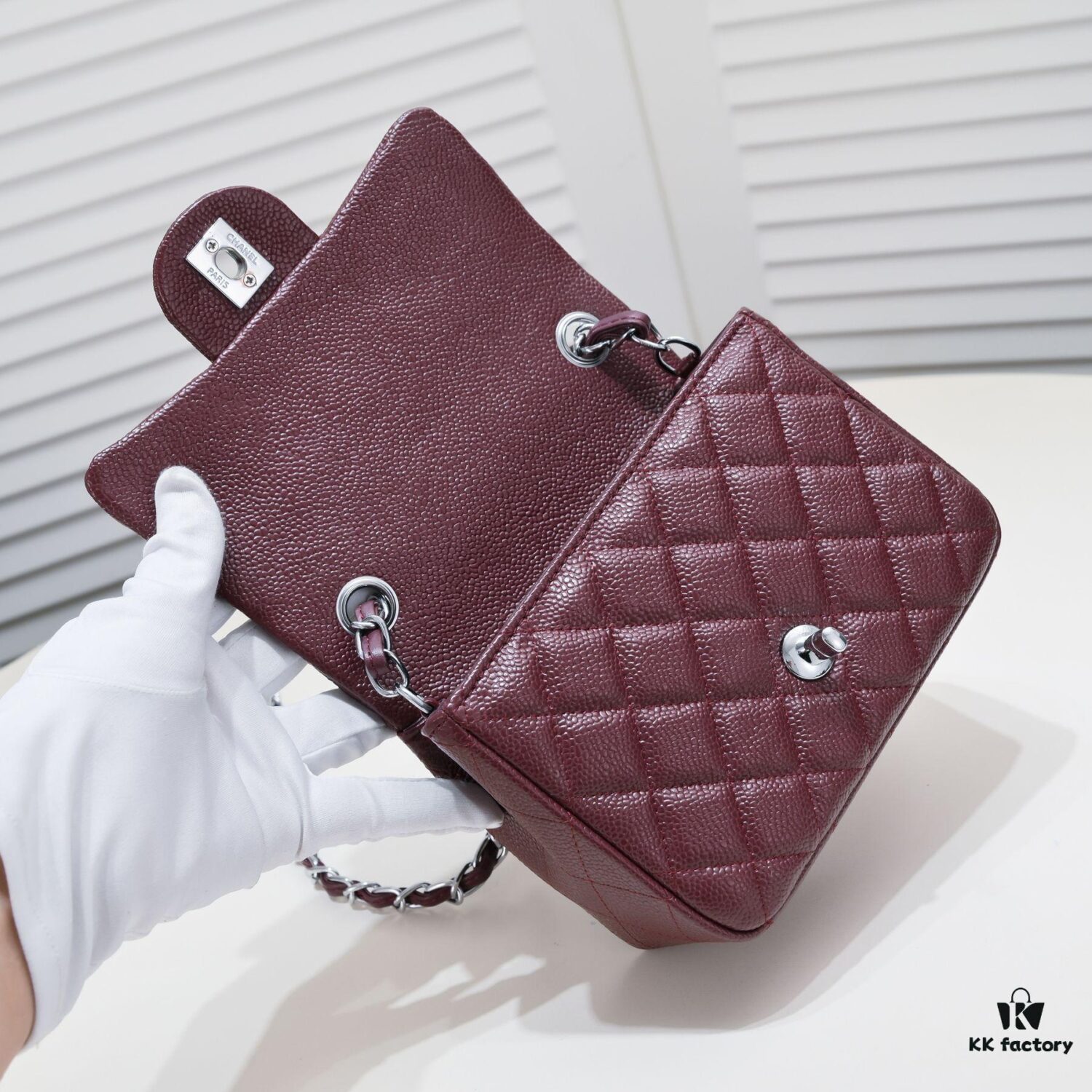 69305005f09edb6de4c4eae8 Double Eleven Special Price ¥ No Returns or Exchanges Burgundy Red Chanel Inspired Bike Bag Made from Premium Cowhide Original Pattern One-to-One Replication Excellent Texture and Craftsmanship Camera-Shaped Design Combines Art and Functionality Classic Design Unbeatable Elegance and Fullness High Quality at Low Price Model Number: 1115 Size: 17.5*13*5 cm