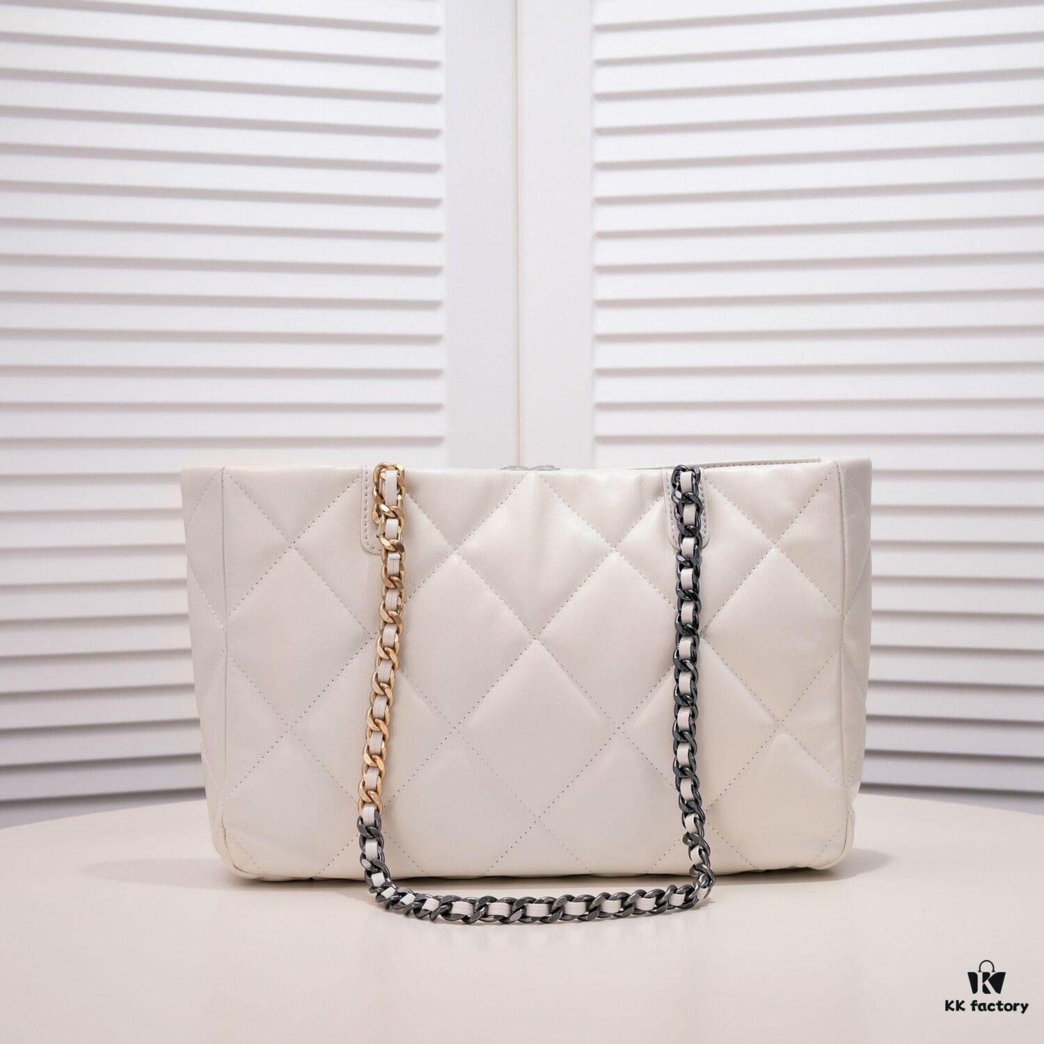 6930502af09edb6de4c4eb27 Singles Day Special Price Non-Refundable Non-Exchangeable Small CHANEL 22B 19BAG Tote Black and Gold Italian First-Class GR Lambskin