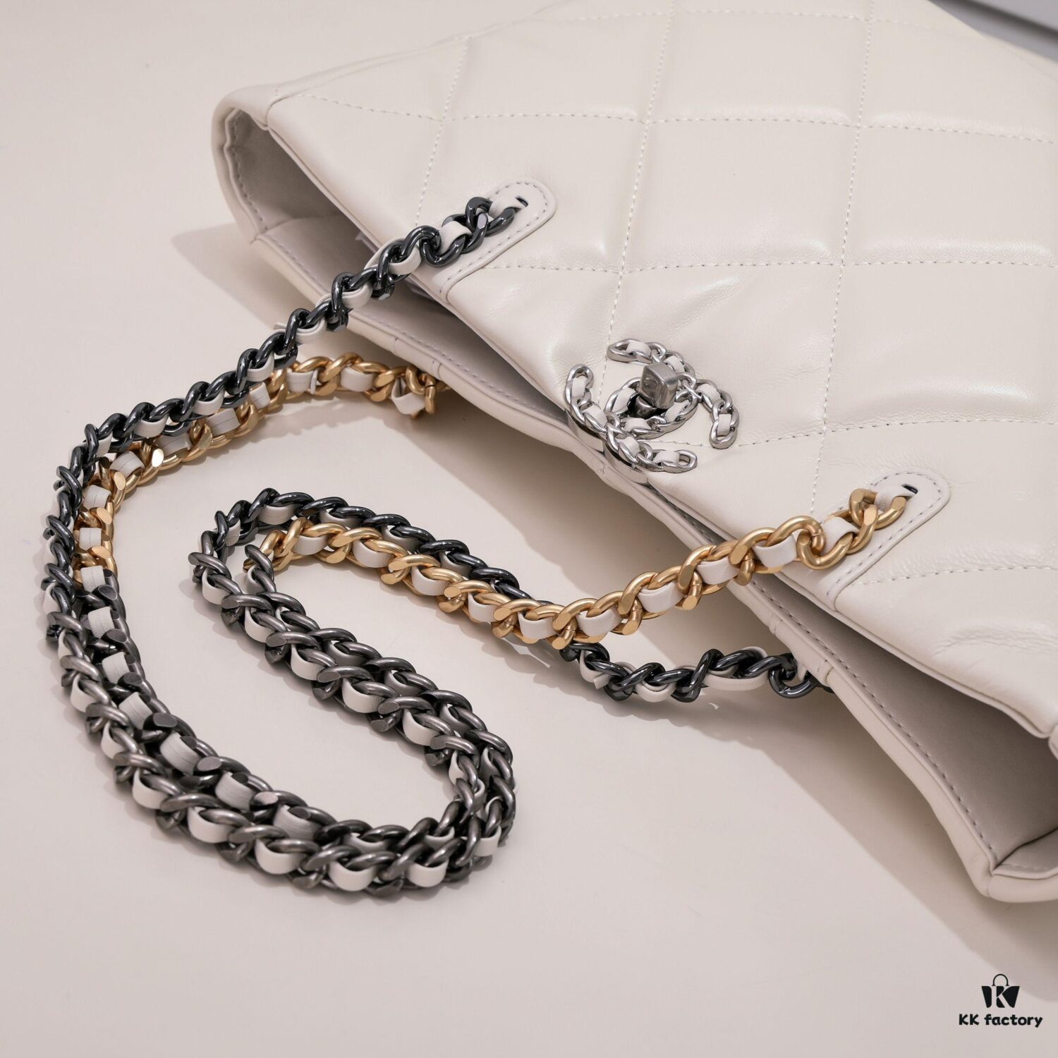 6930502df09edb6de4c4eb2e Singles Day Special Price Non-Refundable Non-Exchangeable Small CHANEL 22B 19BAG Tote Black and Gold Italian First-Class GR Lambskin