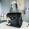 New Arrival CHANEL 24A Spring Collection Vintage Bag 🌹💕 ... 2024 Brand New Ultimate Version! A Timeless Classic Reimagined – The Iconic 'Vintagep' Basket Bag, Once Ranked Among the World's Top 50 Most Desirable Handbags, Famous for Being a Favorite of Miss Hilton. Discontinued at Official Boutiques – Unavailable Even with Money [Smile] Exclusively Sourced from Vintage Stores. ZP-Developed Leather: European-Origin Haas Lambskin, 24K Thick Gold-Plated Steel Lock Imported from Italy. Limited Stock, Frequently Out of Stock. Perfectly Matches the Authentic Piece in Texture and Feel ✔ Size 37x28x10, Model No. 9959