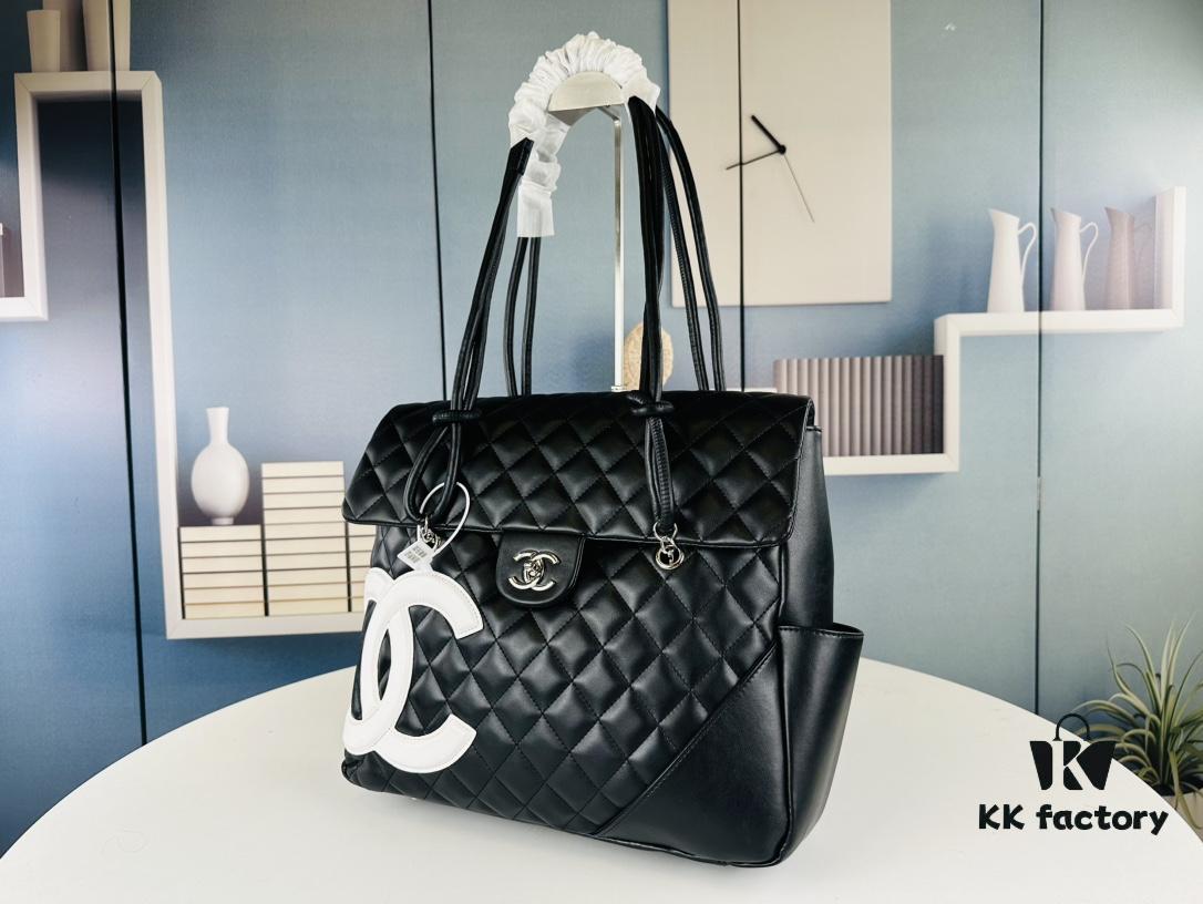 New Arrival CHANEL 24A Spring Collection Vintage Bag 🌹💕 ... 2024 Brand New Ultimate Version! A Timeless Classic Reimagined – The Iconic 'Vintagep' Basket Bag, Once Ranked Among the World's Top 50 Most Desirable Handbags, Famous for Being a Favorite of Miss Hilton. Discontinued at Official Boutiques – Unavailable Even with Money [Smile] Exclusively Sourced from Vintage Stores. ZP-Developed Leather: European-Origin Haas Lambskin, 24K Thick Gold-Plated Steel Lock Imported from Italy. Limited Stock, Frequently Out of Stock. Perfectly Matches the Authentic Piece in Texture and Feel ✔ Size 37x28x10, Model No. 9959
