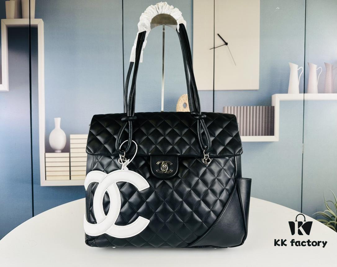 New Arrival CHANEL 24A Spring Collection Vintage Bag 🌹💕 ... 2024 Brand New Ultimate Version! A Timeless Classic Reimagined – The Iconic 'Vintagep' Basket Bag, Once Ranked Among the World's Top 50 Most Desirable Handbags, Famous for Being a Favorite of Miss Hilton. Discontinued at Official Boutiques – Unavailable Even with Money [Smile] Exclusively Sourced from Vintage Stores. ZP-Developed Leather: European-Origin Haas Lambskin, 24K Thick Gold-Plated Steel Lock Imported from Italy. Limited Stock, Frequently Out of Stock. Perfectly Matches the Authentic Piece in Texture and Feel ✔ Size 37x28x10, Model No. 9959