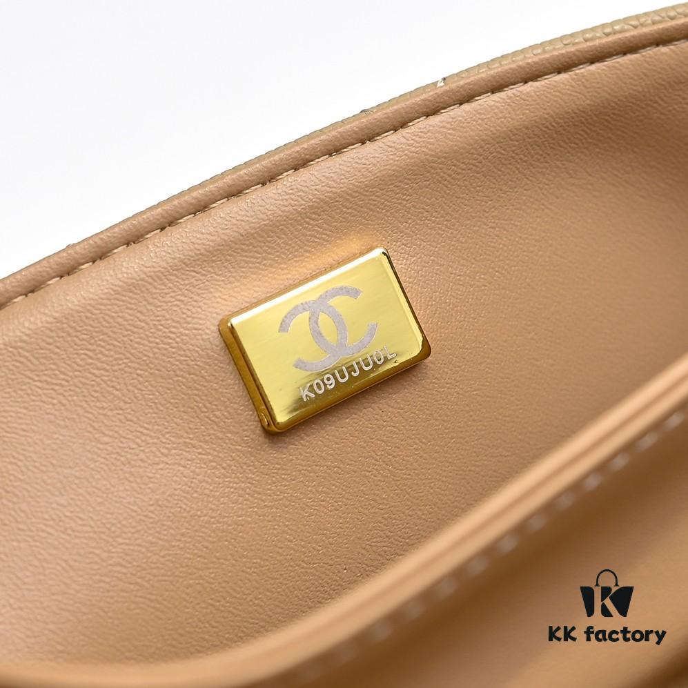 Large Size 👑 CHANEL 24K Autumn-Winter New Arrival, Featuring Unique Texture of Caviar Leather in Large, Medium, and Small Sizes. Can Be Carried by Hand or Worn Crossbody with Detachable Strap