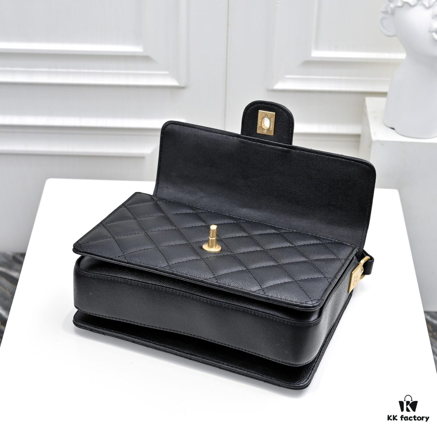 6930505ff09edb6de4c4eb7e Large Size 👑 CHANEL 24k Fall/Winter New Arrival Caviar Leather Handbag with Unique Texture – Detachable Strap for Handheld or Crossbody Wear