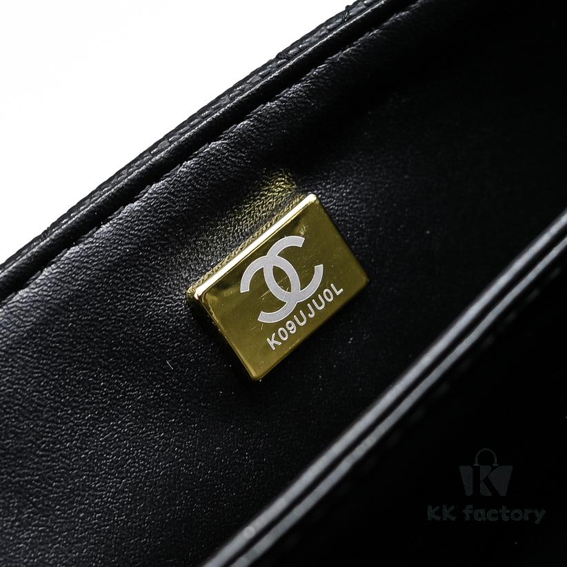 69305061f09edb6de4c4eb80 Large Size 👑 CHANEL 24k Fall/Winter New Arrival Caviar Leather Handbag with Unique Texture – Detachable Strap for Handheld or Crossbody Wear