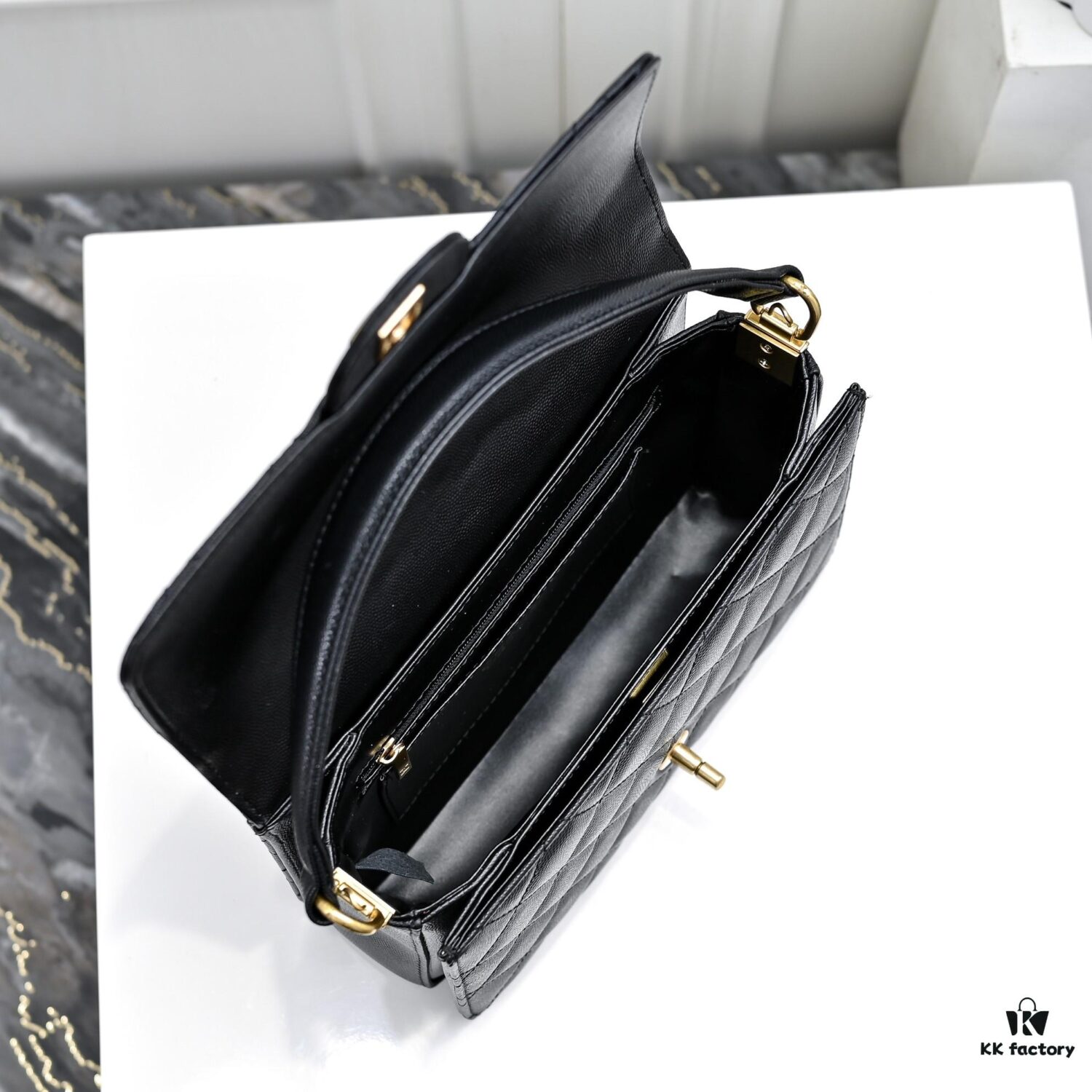 69305062f09edb6de4c4eb82 Large Size 👑 CHANEL 24k Fall/Winter New Arrival Caviar Leather Handbag with Unique Texture – Detachable Strap for Handheld or Crossbody Wear