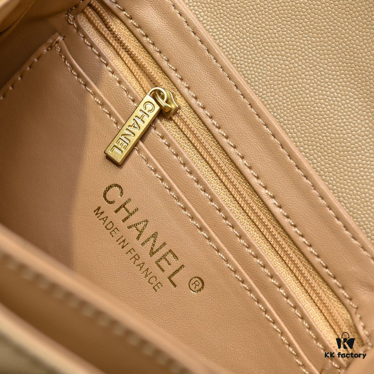 Medium 👑 CHANEL 24K Fall/Winter New Arrival Caviar Leather Handbag with Unique Texture – Detachable Strap for Crossbody or Handheld Wear