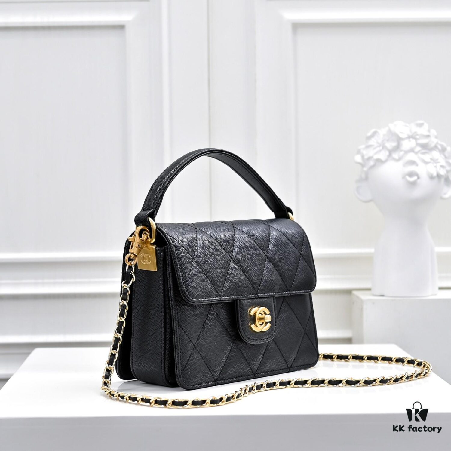 Medium 👑 CHANEL 24K Fall/Winter New Arrival Caviar Leather Handbag with Unique Texture – Detachable Strap for Crossbody or Handheld Wear