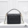 Medium 👑 CHANEL 24K Fall/Winter New Arrival Caviar Leather Handbag with Unique Texture – Detachable Strap for Crossbody or Handheld Wear