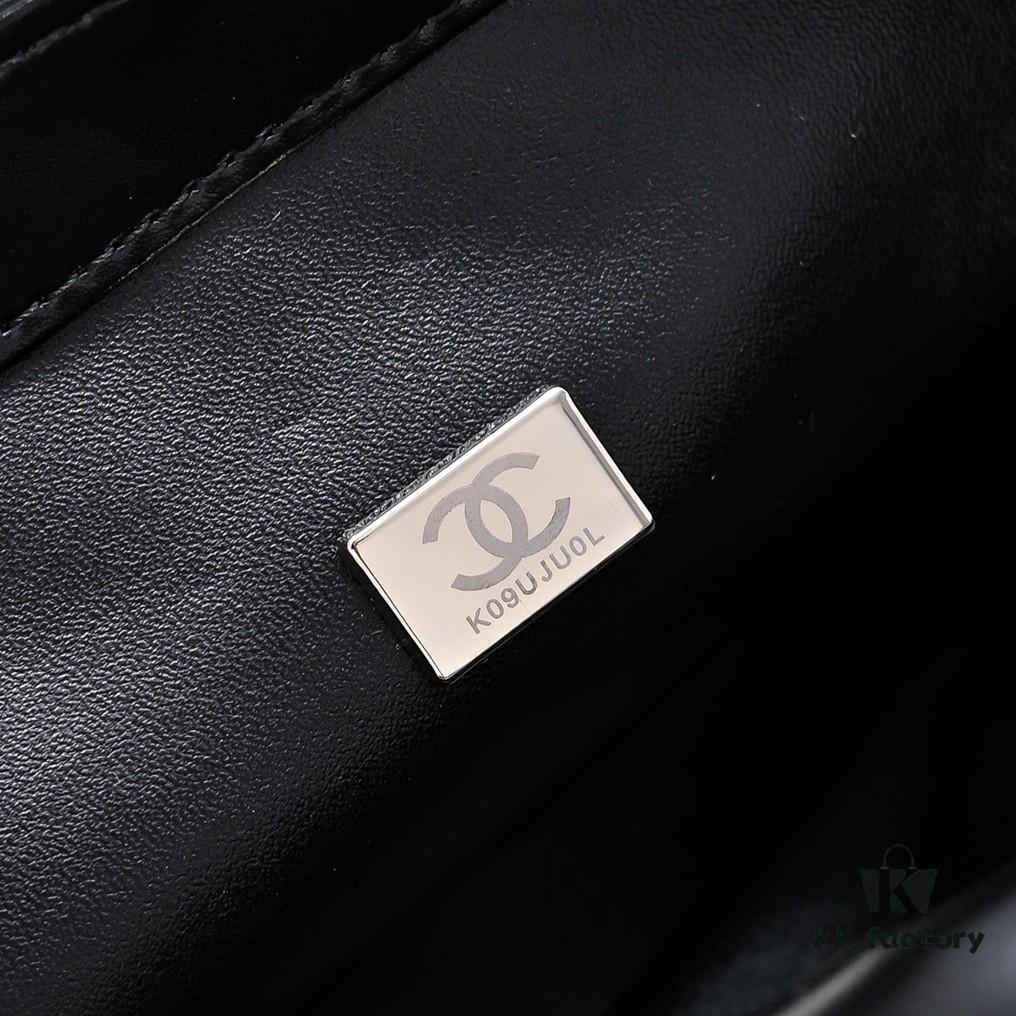 693050a1f09edb6de4c4ebc1 Small Size 👑 Chanel 24B New Series WOC, Top-Grain Oil-Waxed Leather