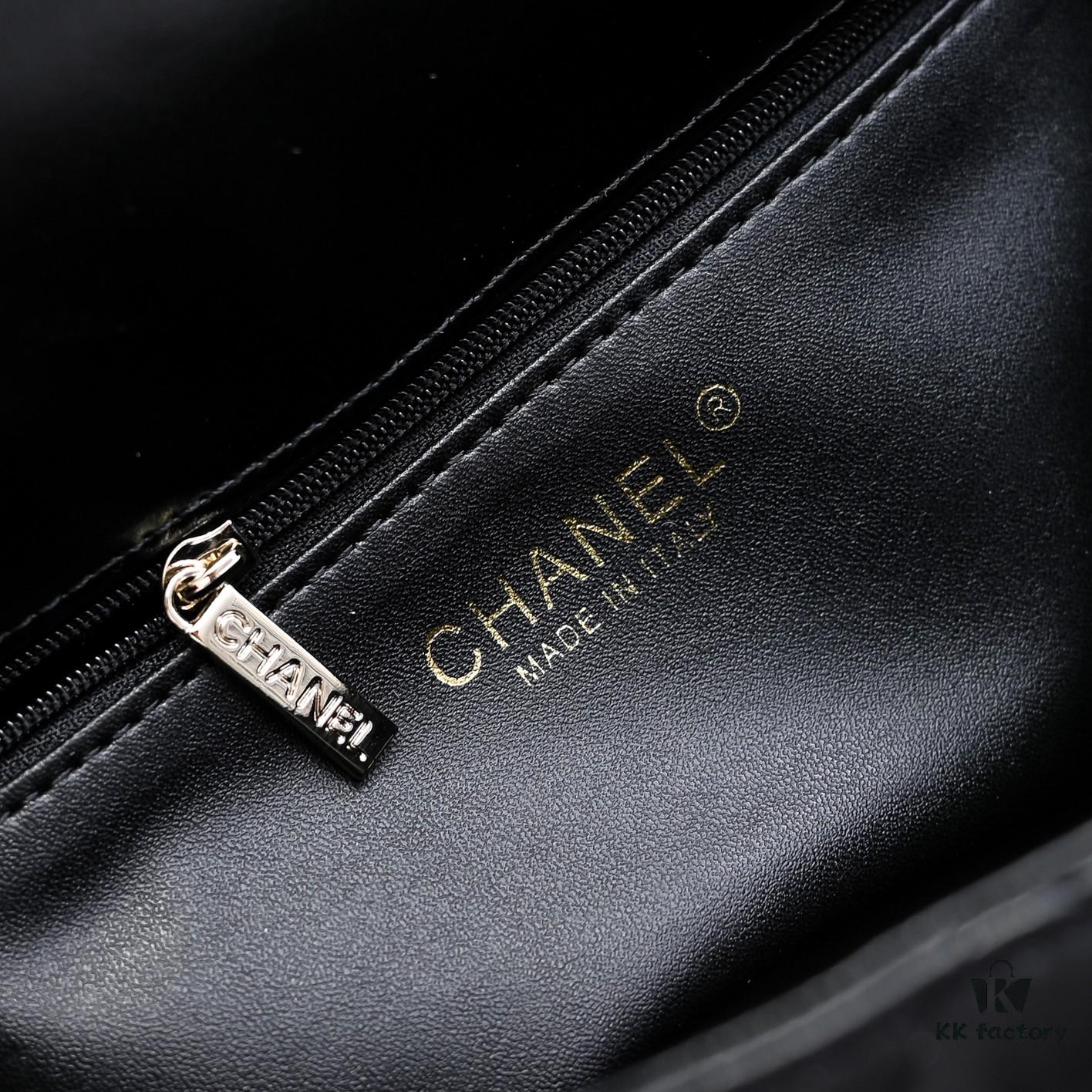 693050a5f09edb6de4c4ebc4 Small Size 👑 Chanel 24B New Series WOC, Top-Grain Oil-Waxed Leather