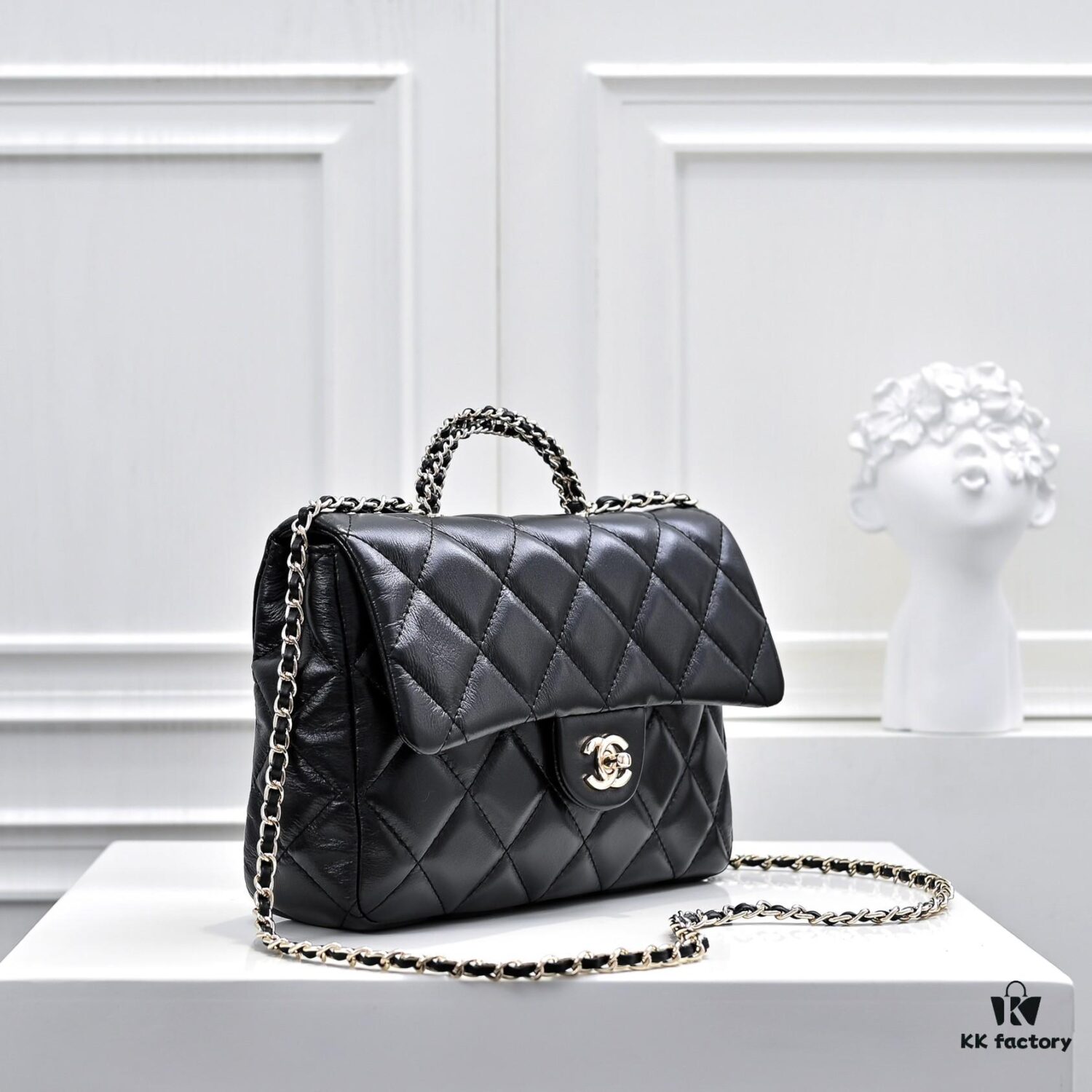 693050a8f09edb6de4c4ebc7 Large Size 👑 Chanel 24B New Collection Top-Grain Oil-Waxed Leather Handbag with Braided Metal Chain Handle