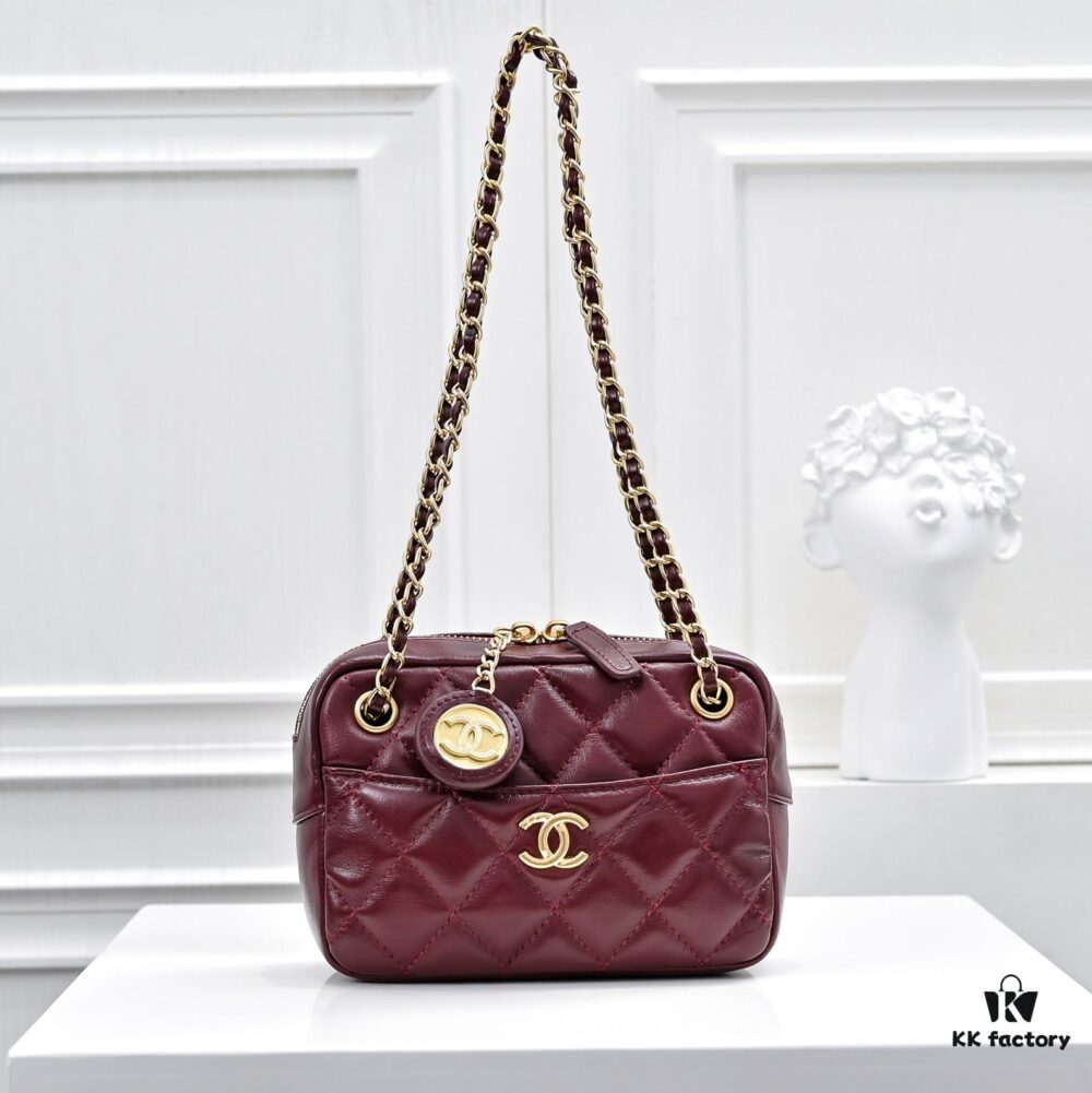 693050abf09edb6de4c4ebcc CHANEL 24K Autumn/Winter New Collection Camera Bag, Full-Grain Leather, Eye-Catching Double C Logo, Classic and Unique Design