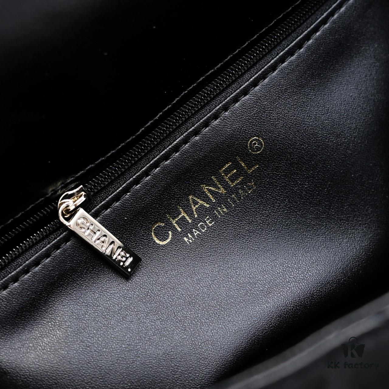 693050abf09edb6de4c4ebcd Large Size 👑 Chanel 24B New Collection Top-Grain Oil-Waxed Leather Handbag with Braided Metal Chain Handle