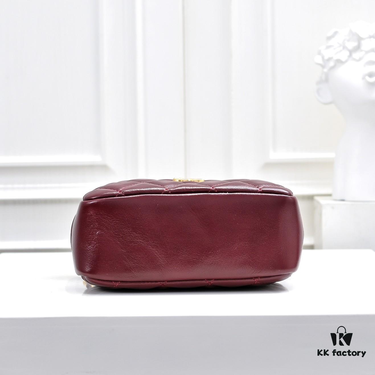 693050acf09edb6de4c4ebce CHANEL 24K Autumn/Winter New Collection Camera Bag, Full-Grain Leather, Eye-Catching Double C Logo, Classic and Unique Design