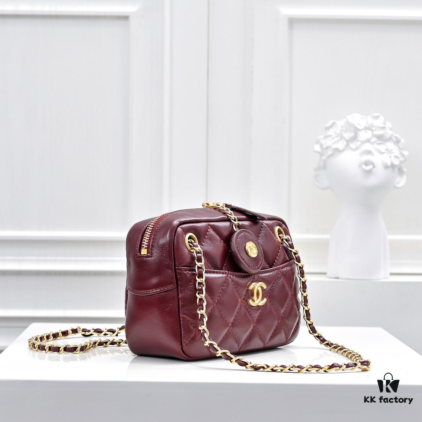 693050acf09edb6de4c4ebcf CHANEL 24K Autumn/Winter New Collection Camera Bag, Full-Grain Leather, Eye-Catching Double C Logo, Classic and Unique Design