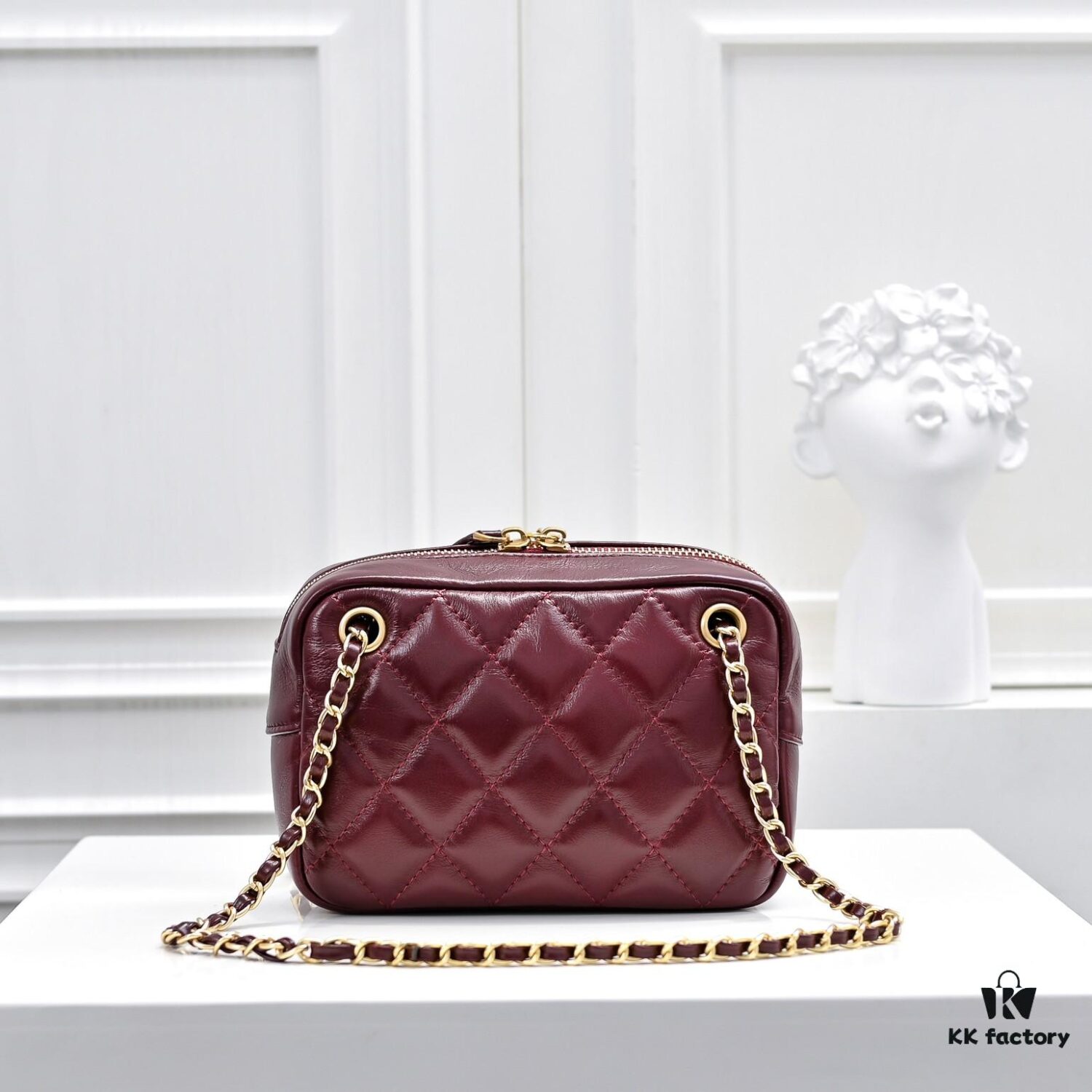 693050adf09edb6de4c4ebd0 CHANEL 24K Autumn/Winter New Collection Camera Bag, Full-Grain Leather, Eye-Catching Double C Logo, Classic and Unique Design