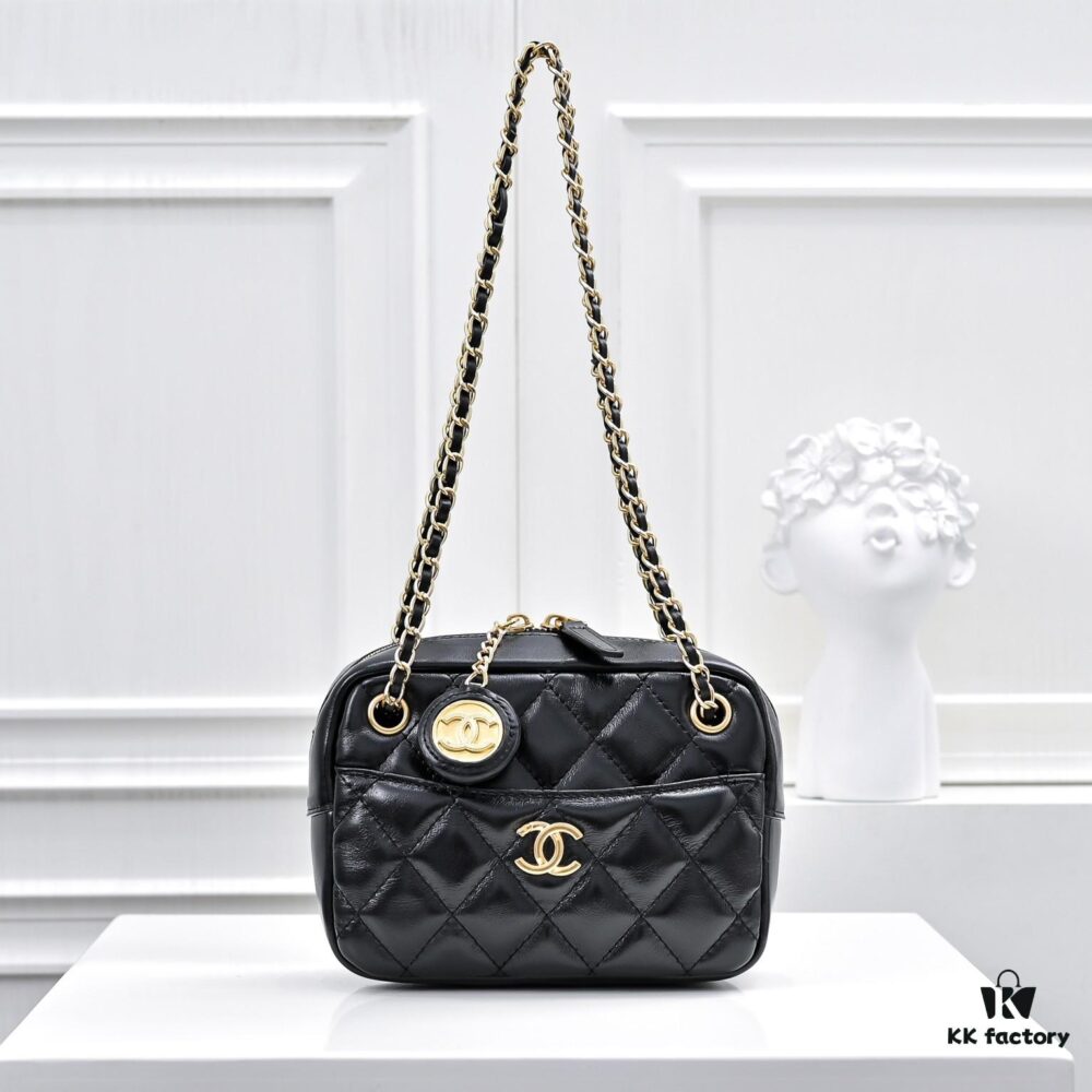693050b1f09edb6de4c4ebd4 CHANEL 24K Autumn/Winter New Series Camera Bag, Full-Grain Leather, Eye-Catching Double C Logo, Classic and Unique Design