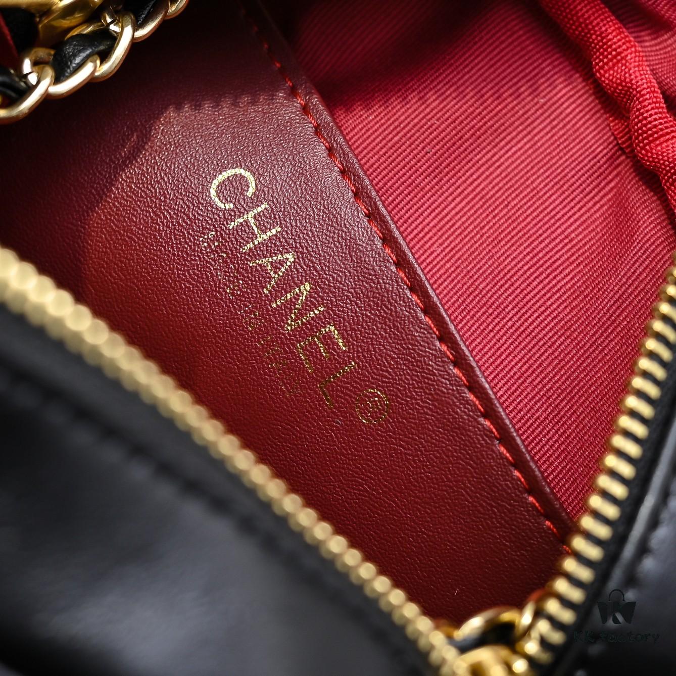 693050b7f09edb6de4c4ebdb CHANEL 24K Autumn/Winter New Series Camera Bag, Full-Grain Leather, Eye-Catching Double C Logo, Classic and Unique Design