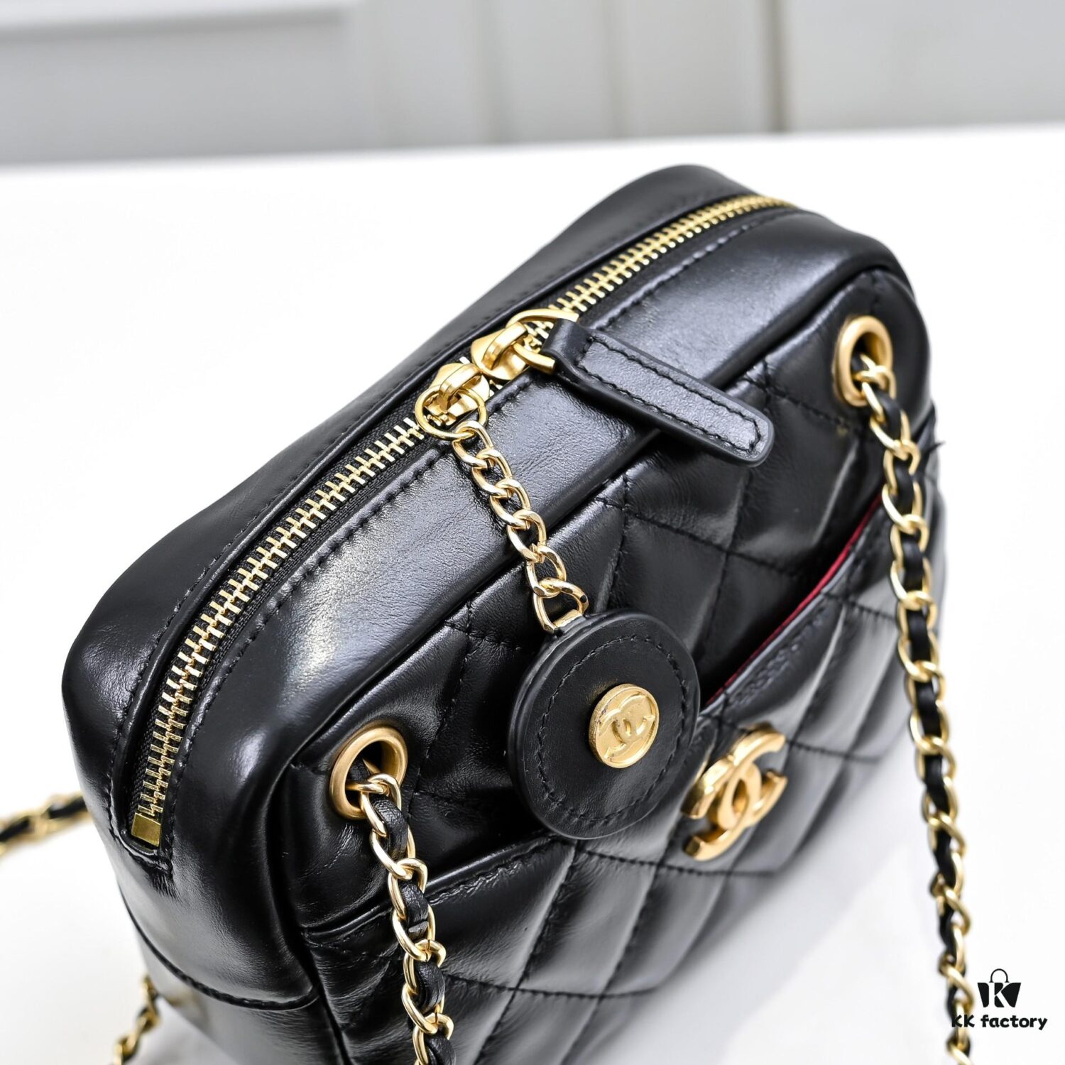 693050b8f09edb6de4c4ebde CHANEL 24K Autumn/Winter New Series Camera Bag, Full-Grain Leather, Eye-Catching Double C Logo, Classic and Unique Design