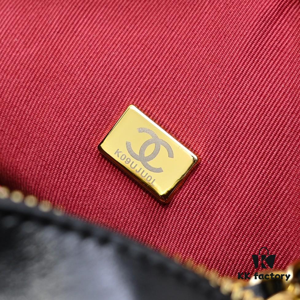 693050c7f09edb6de4c4ebf5 CHANEL 24K Autumn/Winter New Series Camera Bag, Full-Grain Leather, Eye-Catching Double C Logo, Classic and Unique Design