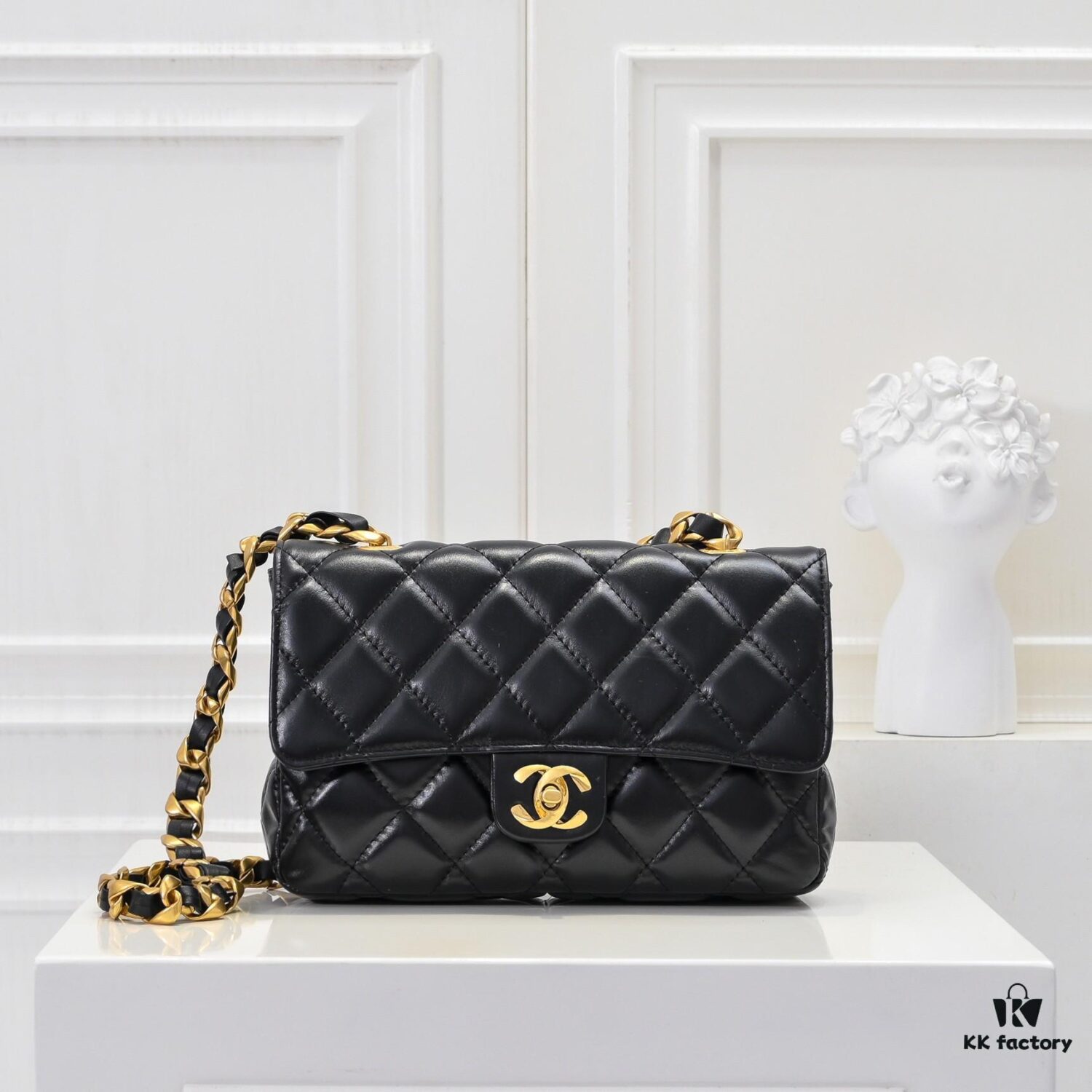 69305191f09edb6de4c4ecfd Chanel 24B Coarse Chain Underarm Bag, Top Grain Leather CF Shoulder Bag