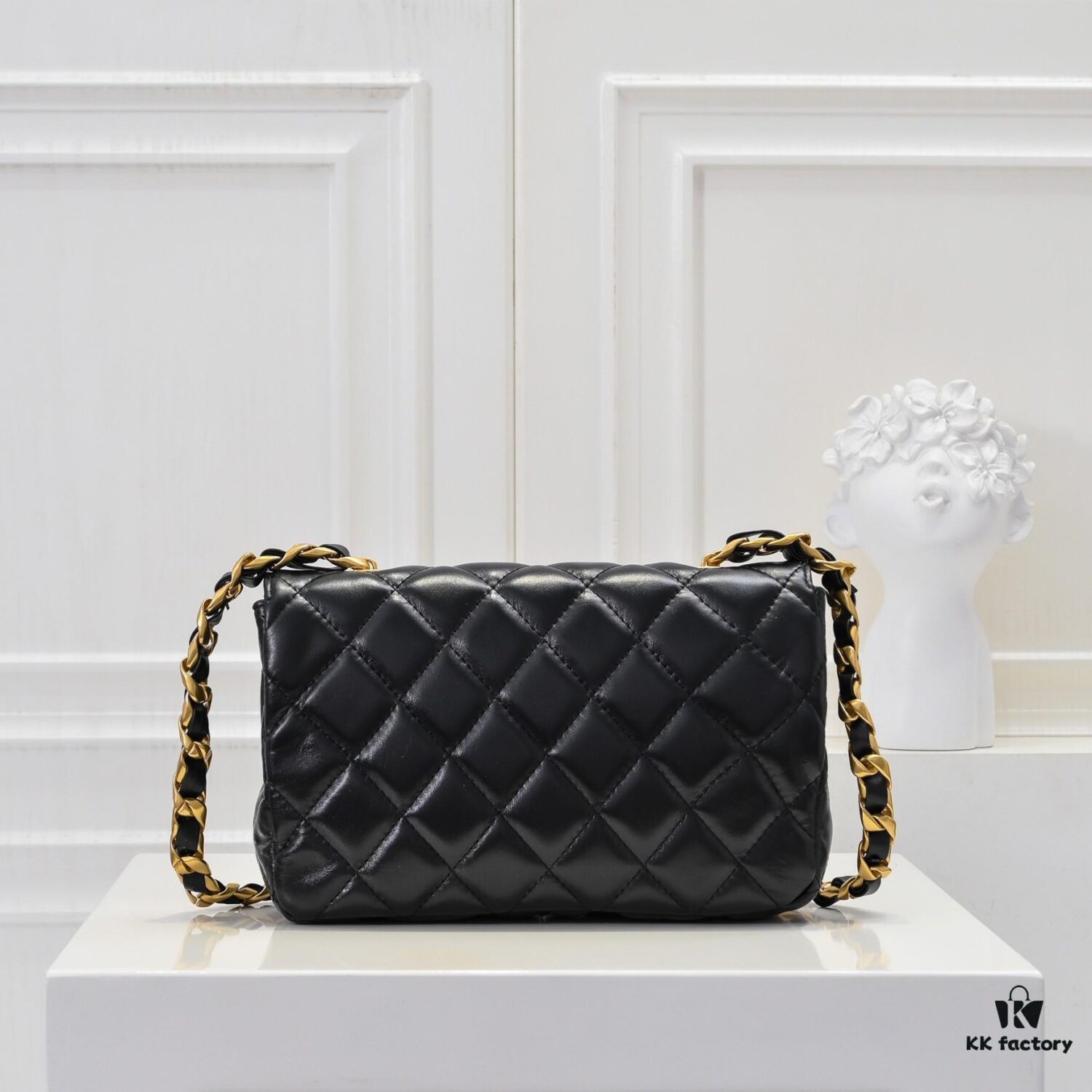 69305191f09edb6de4c4ecfe Chanel 24B Coarse Chain Underarm Bag, Top Grain Leather CF Shoulder Bag