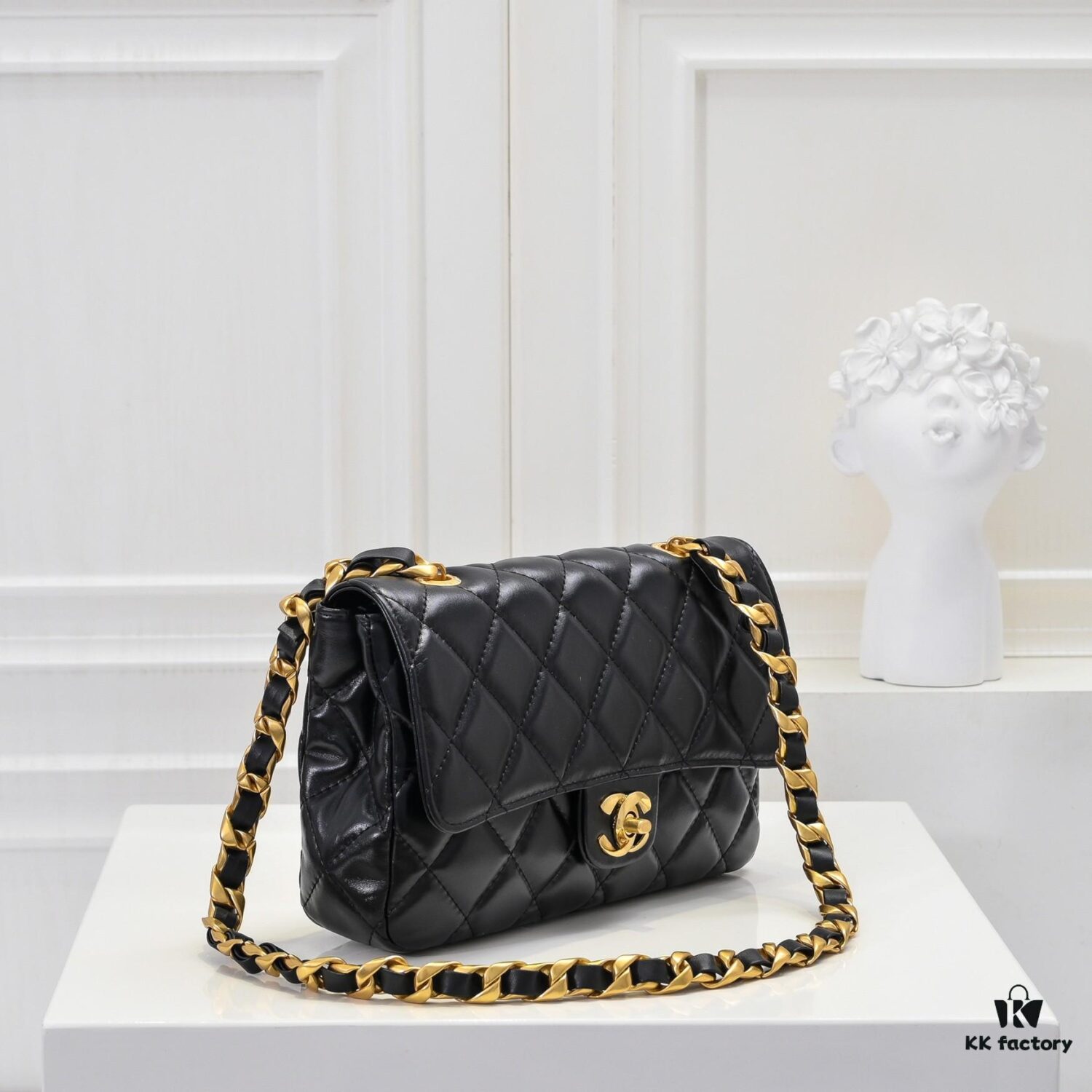 69305192f09edb6de4c4ed02 Chanel 24B Coarse Chain Underarm Bag, Top Grain Leather CF Shoulder Bag
