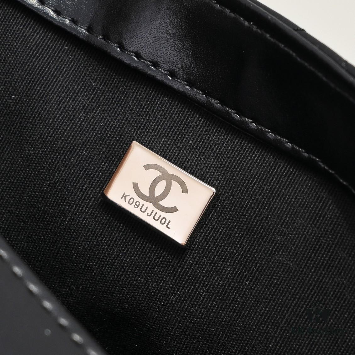 69305196f09edb6de4c4ed04 Chanel 24B Coarse Chain Underarm Bag, Top Grain Leather CF Shoulder Bag