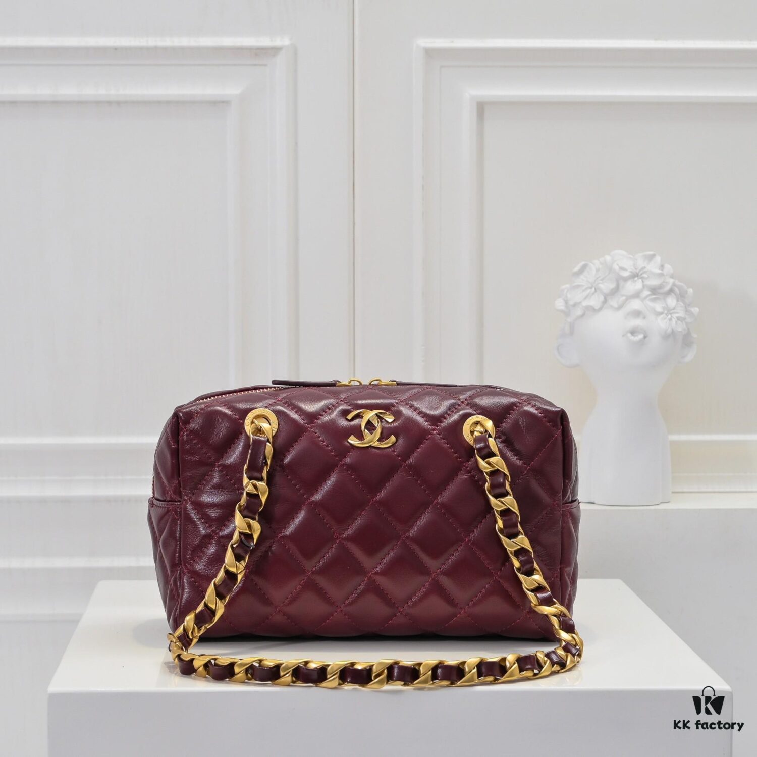 69305197f09edb6de4c4ed05 Chanel 24B Coarse Chain Pillow Bag, Top-Grade Cowhide, Shoulder Bag with Elegant and Charming Design
