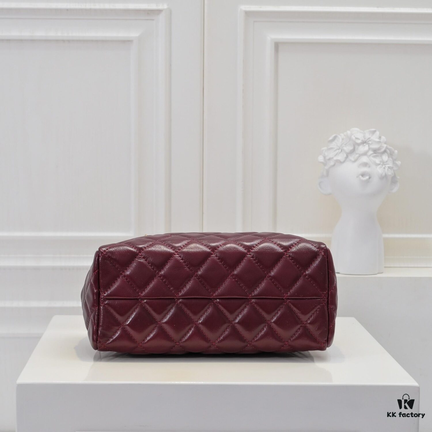 69305197f09edb6de4c4ed06 Chanel 24B Coarse Chain Pillow Bag, Top-Grade Cowhide, Shoulder Bag with Elegant and Charming Design