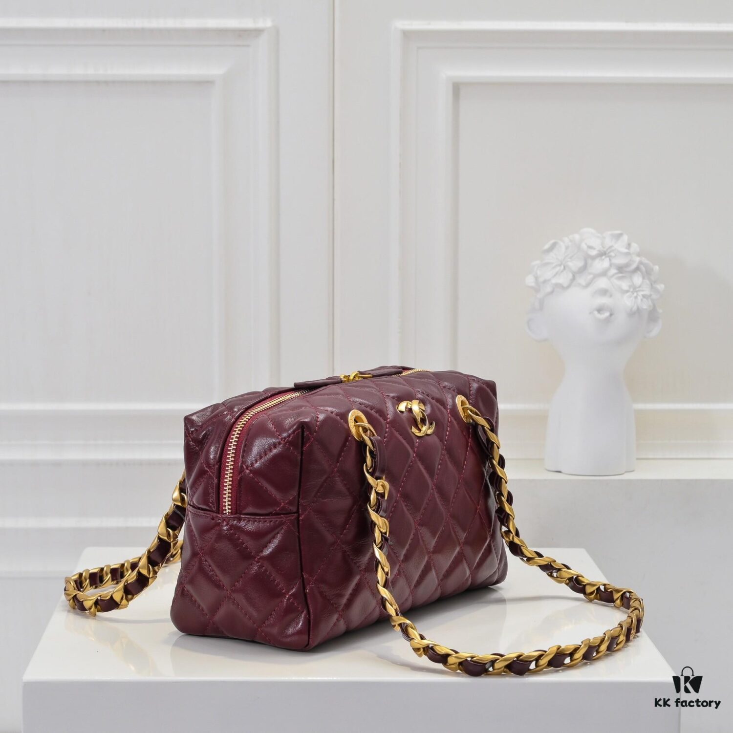 69305197f09edb6de4c4ed07 Chanel 24B Coarse Chain Pillow Bag, Top-Grade Cowhide, Shoulder Bag with Elegant and Charming Design