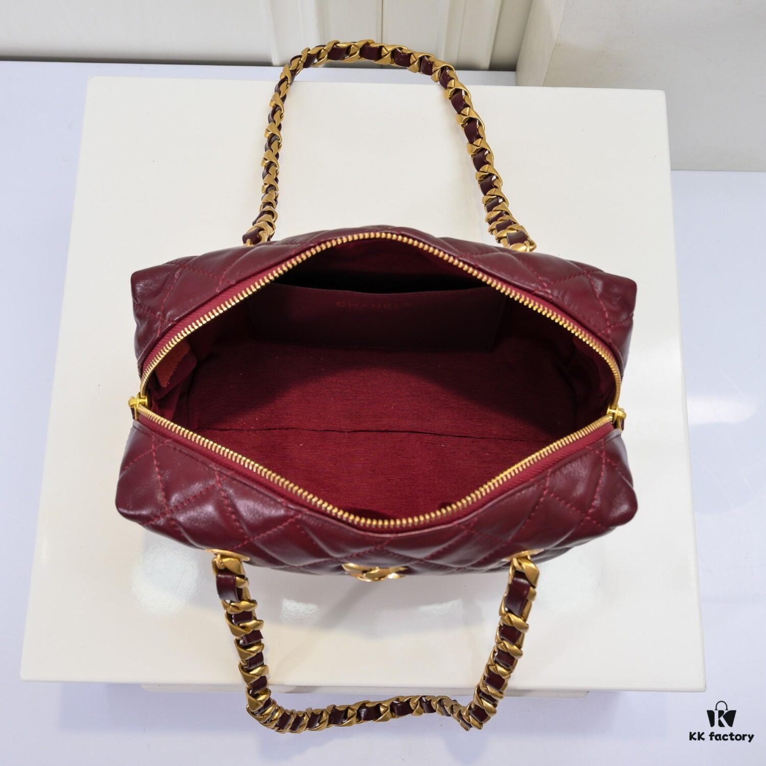 693051aff09edb6de4c4ed1c Chanel 24B Coarse Chain Pillow Bag, Top-Grade Cowhide, Shoulder Bag with Elegant and Charming Design