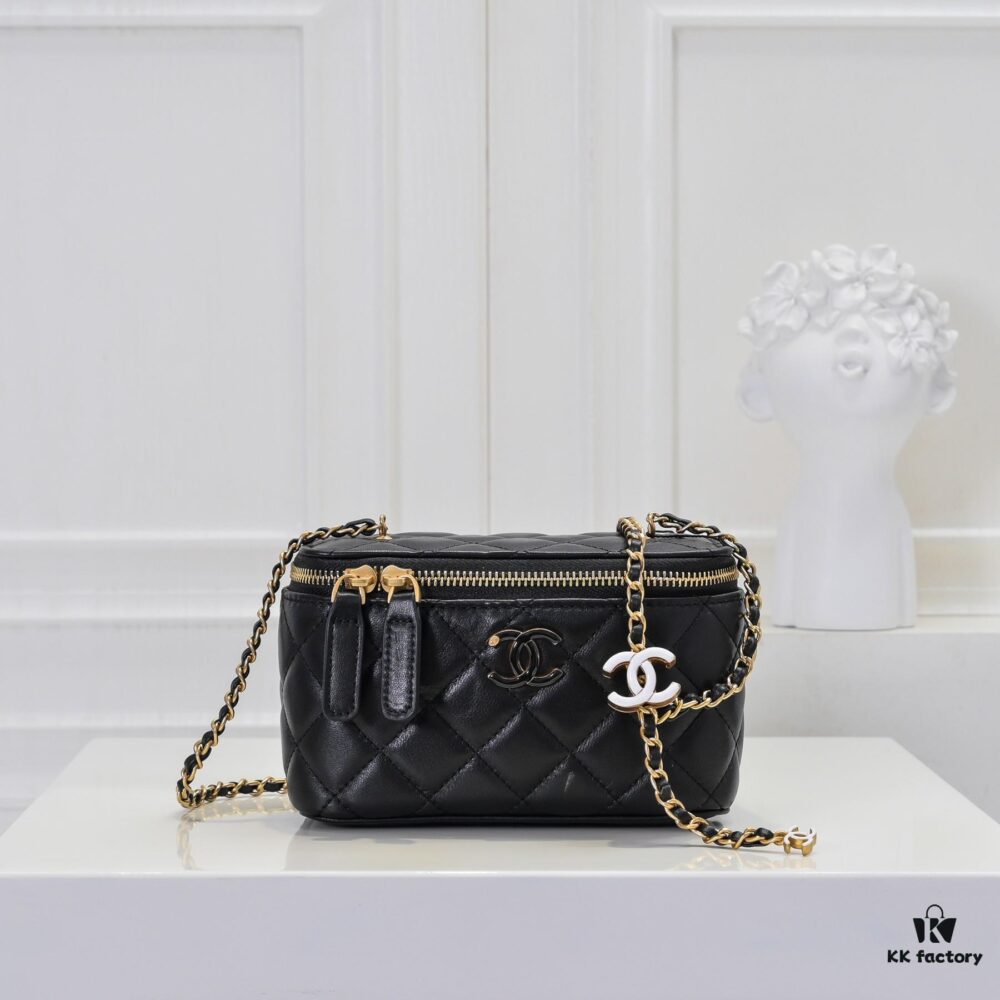 693051caf09edb6de4c4ed41 Large Size 👑 Chanel 24A New Double C Enamel Buckle Cosmetic Pouch, Exquisitely Crafted