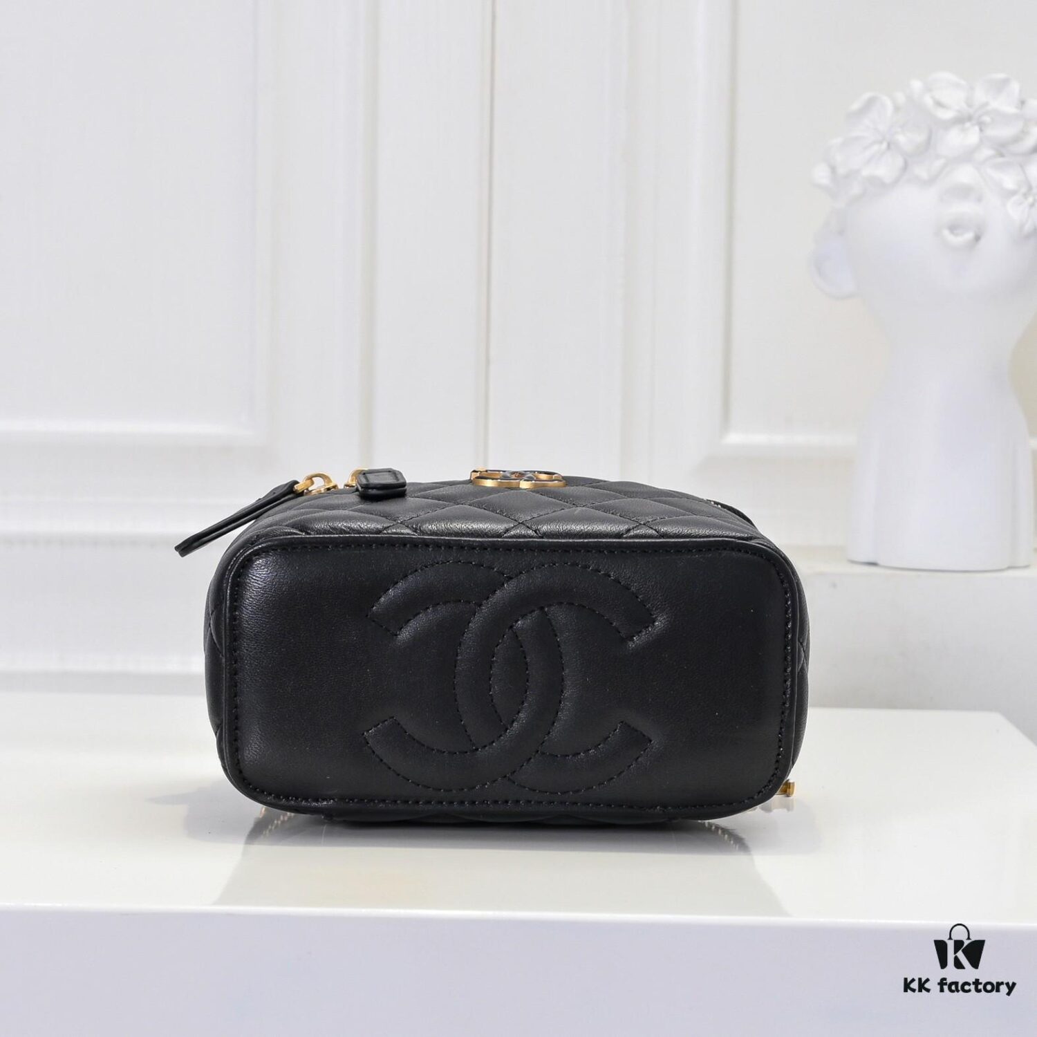 Large Size 👑 Chanel 24A New Double C Enamel Buckle Cosmetic Pouch, Exquisitely Crafted