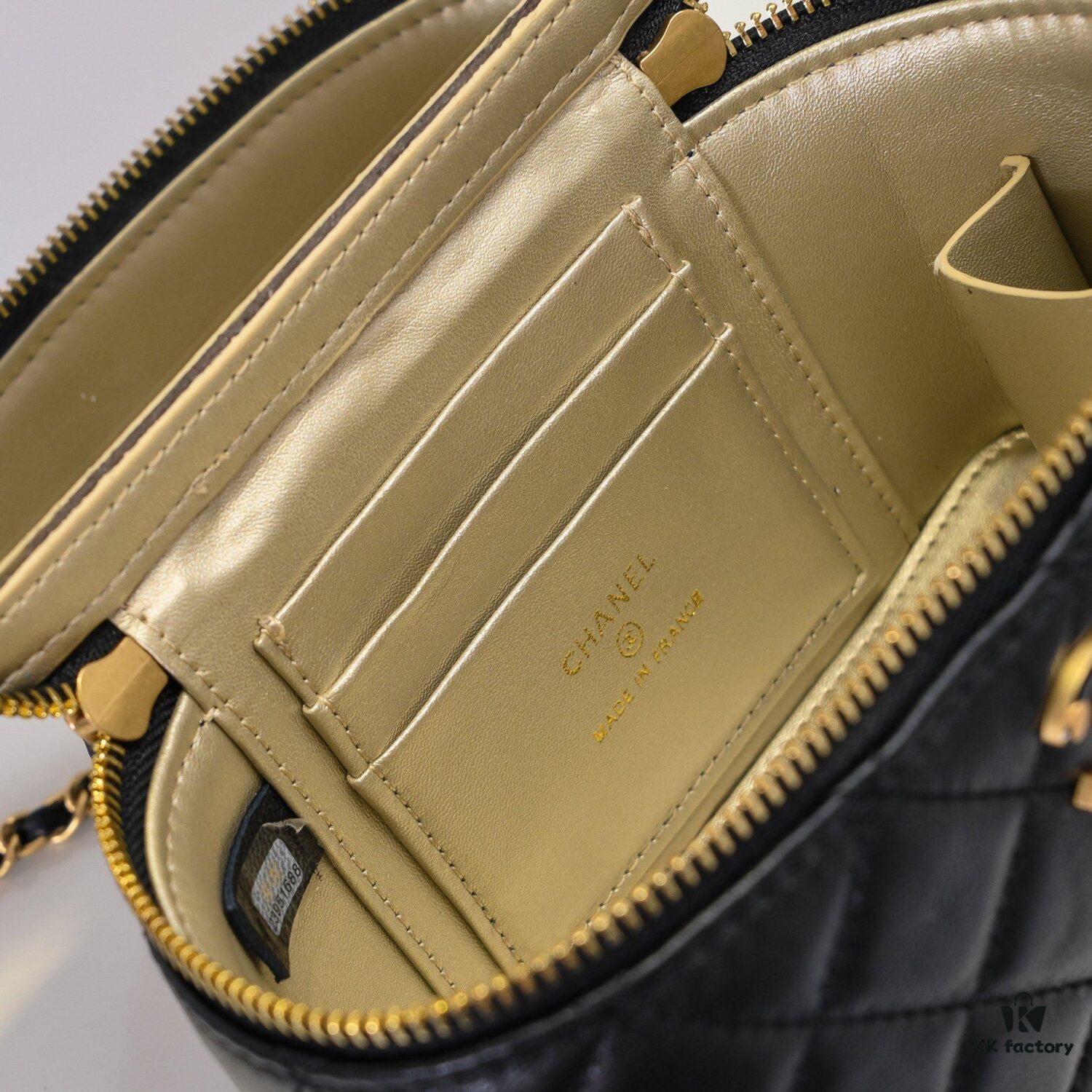 Large Size 👑 Chanel 24A New Double C Enamel Buckle Cosmetic Pouch, Exquisitely Crafted