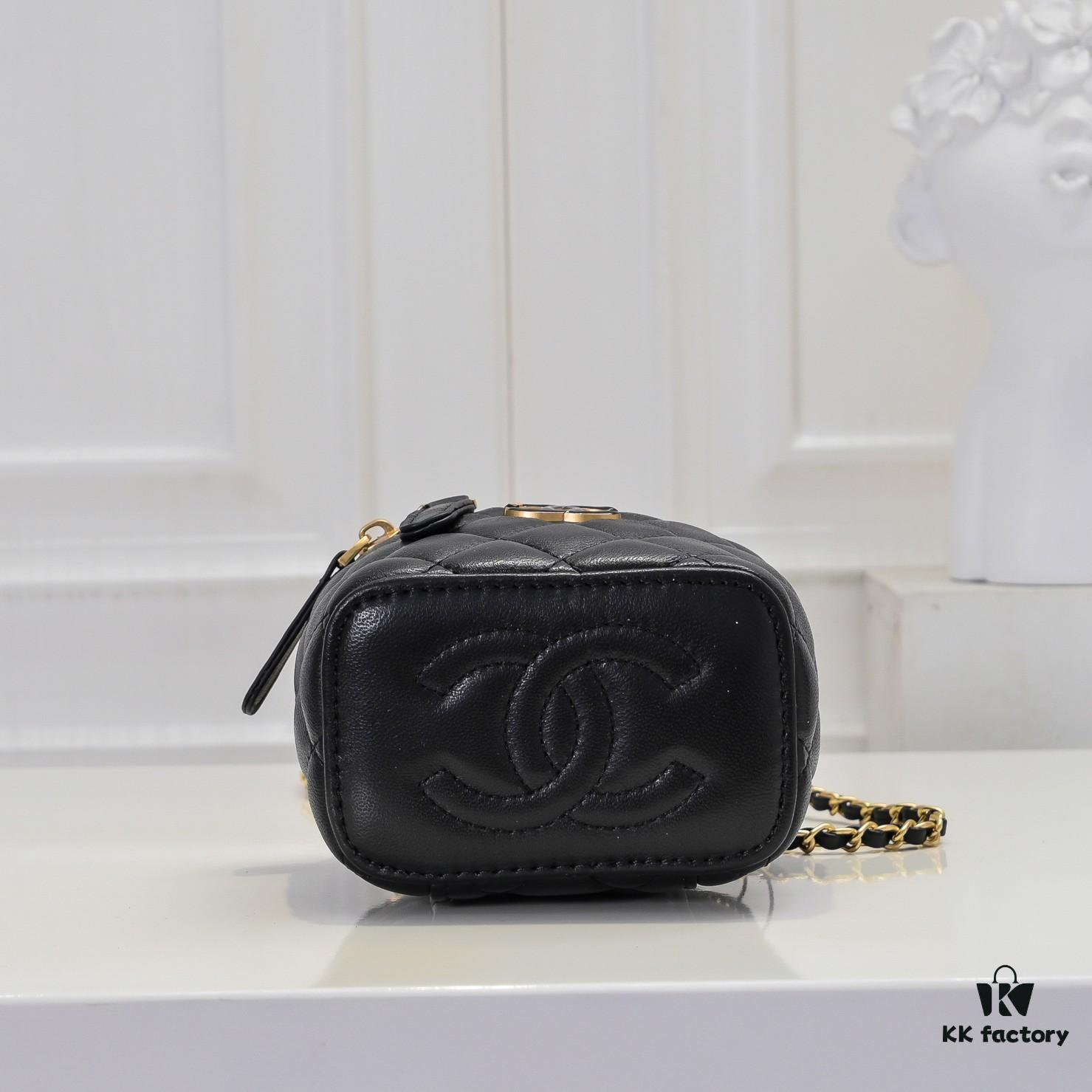693051d7f09edb6de4c4ed56 Small Chanel 24A New Double C Enamel Buckle Cosmetic Pouch Genuine Imported Lamb Leather Stylish and Exquisite