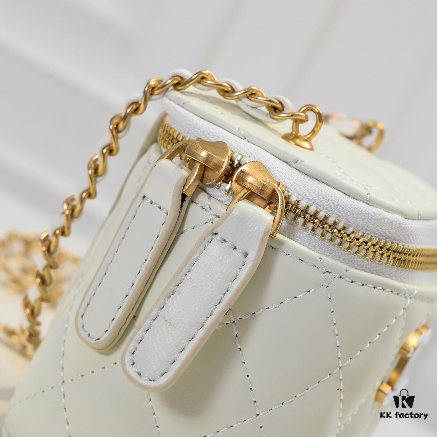 693051d7f09edb6de4c4ed57 Small Chanel 24A New Double C Enamel Buckle Makeup Pouch, Exquisitely Crafted in Imported Lambskin