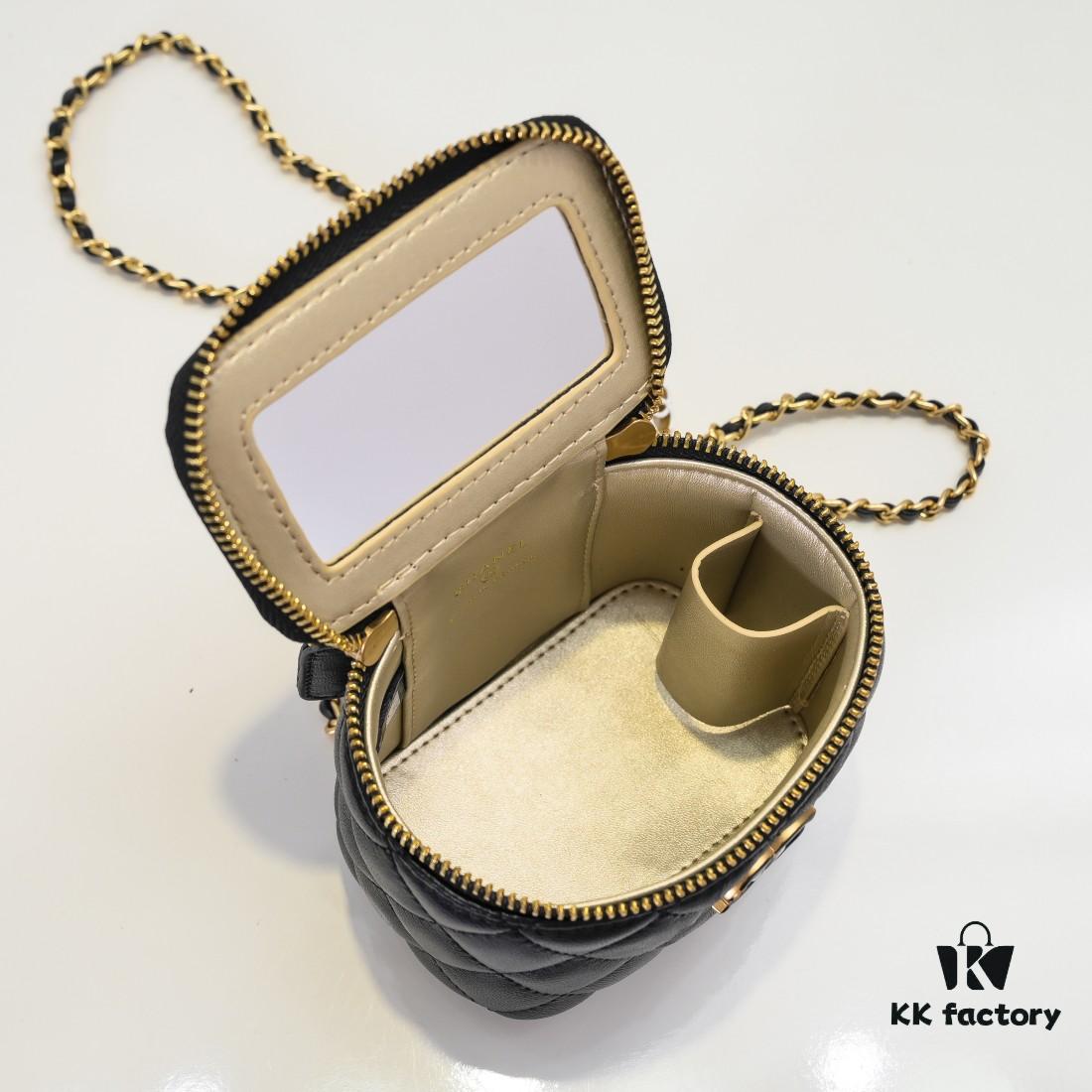 693051dcf09edb6de4c4ed5a Small Chanel 24A New Double C Enamel Buckle Cosmetic Pouch Genuine Imported Lamb Leather Stylish and Exquisite