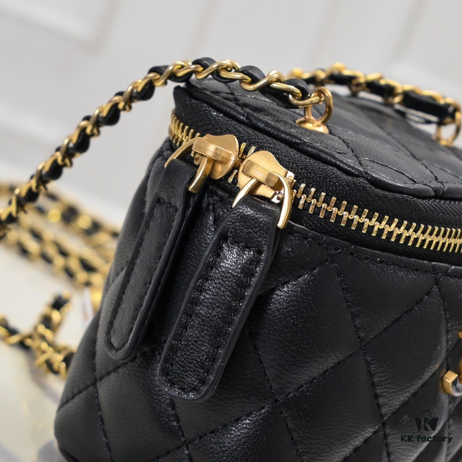 693051dcf09edb6de4c4ed5b Small Chanel 24A New Double C Enamel Buckle Cosmetic Pouch Genuine Imported Lamb Leather Stylish and Exquisite