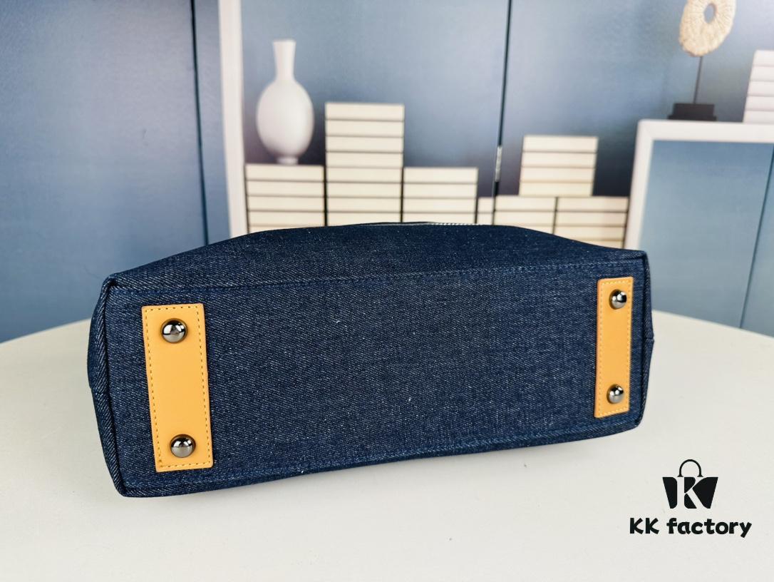 693051edf09edb6de4c4ed75 Small-sized New Arrival CHANEL Navy Blue Striped Denim Beach Tote