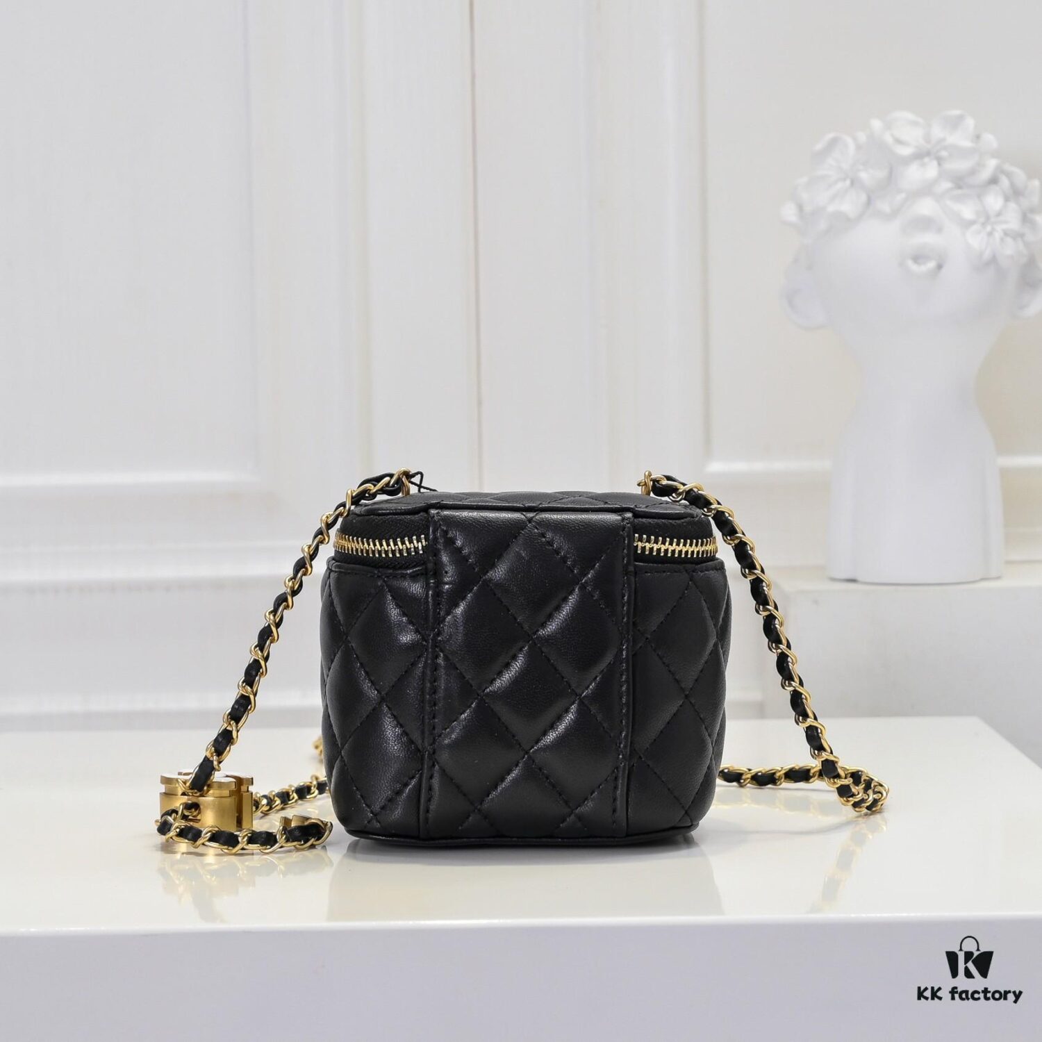 6930520bf09edb6de4c4ed97 Small Chanel 24A New Double C Enamel Buckle Cosmetic Pouch Genuine Imported Lamb Leather Stylish and Exquisite